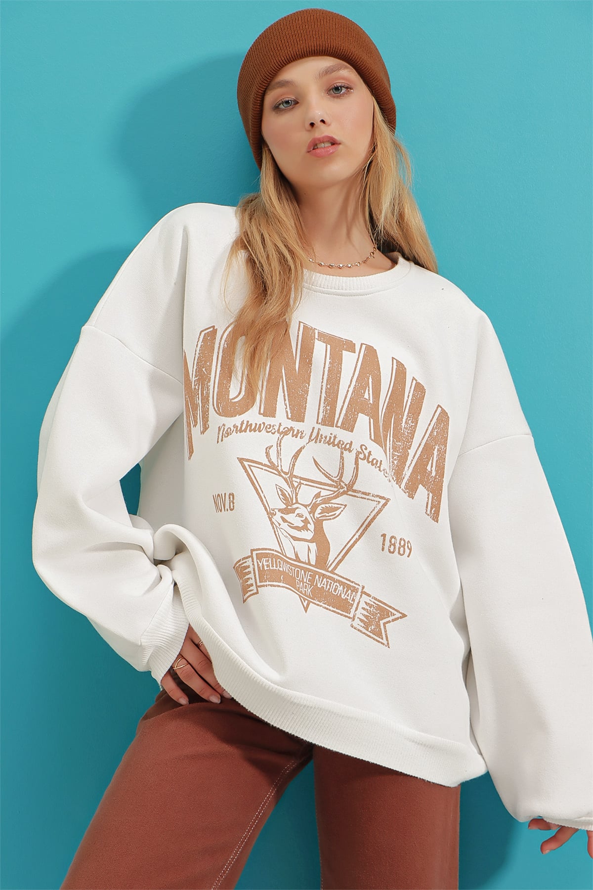 Bisiklet Yaka Yazı Baskılı Üç İplik İçi Polarlı Kolej Sweatshirt - Beyaz