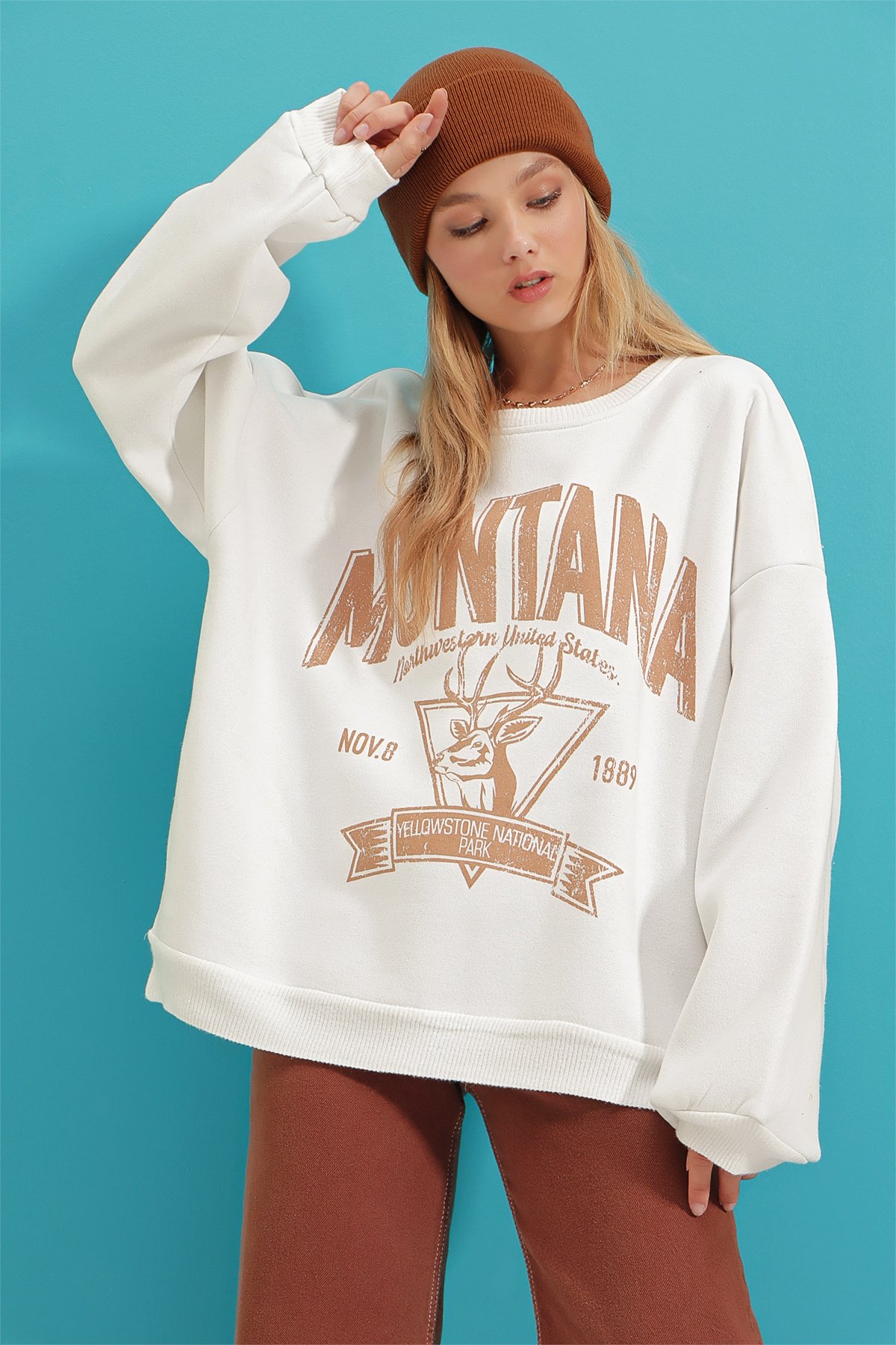 Bisiklet Yaka Yazı Baskılı Üç İplik İçi Polarlı Kolej Sweatshirt - Beyaz