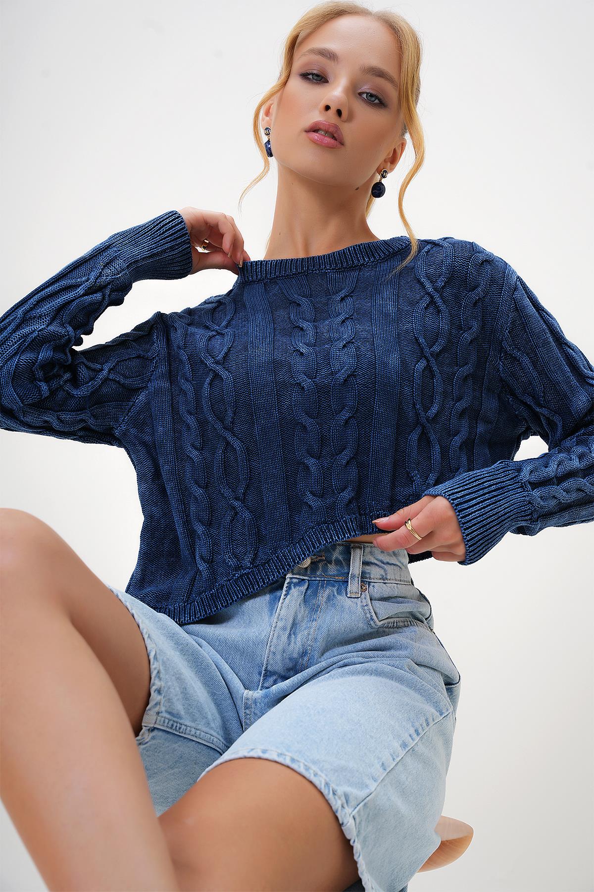 BİSİKLET YAKA YIKAMALI CROP KAZAK - İndigo Mavi