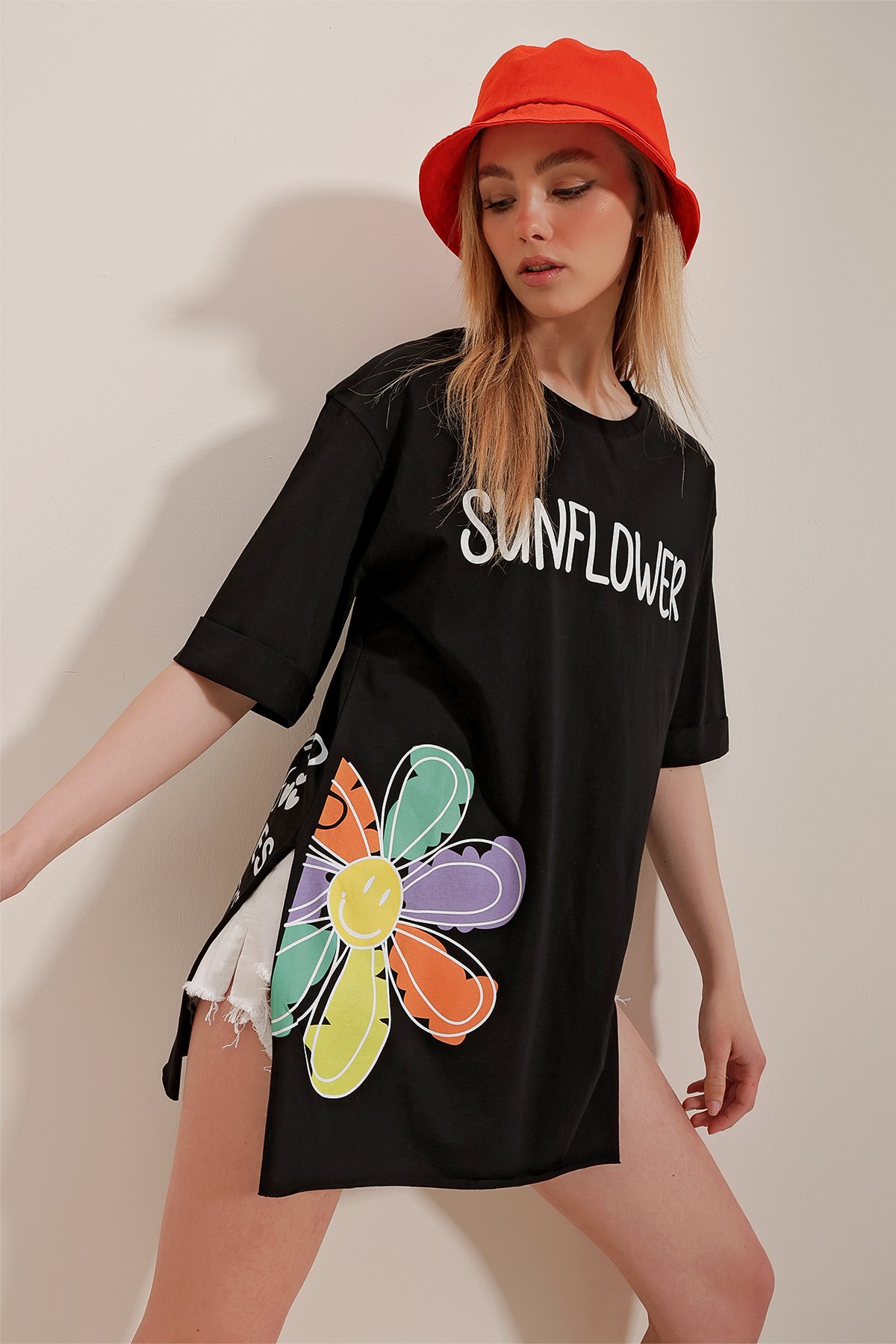 Bisiklet Yaka Yırtmaçlı Baskılı Oversize T-Shirt - Siyah