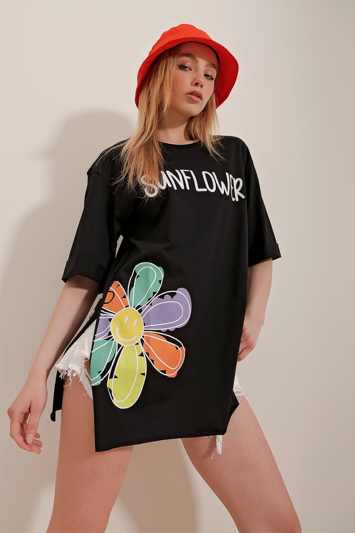Bisiklet Yaka Yırtmaçlı Baskılı Oversize T-Shirt - Siyah