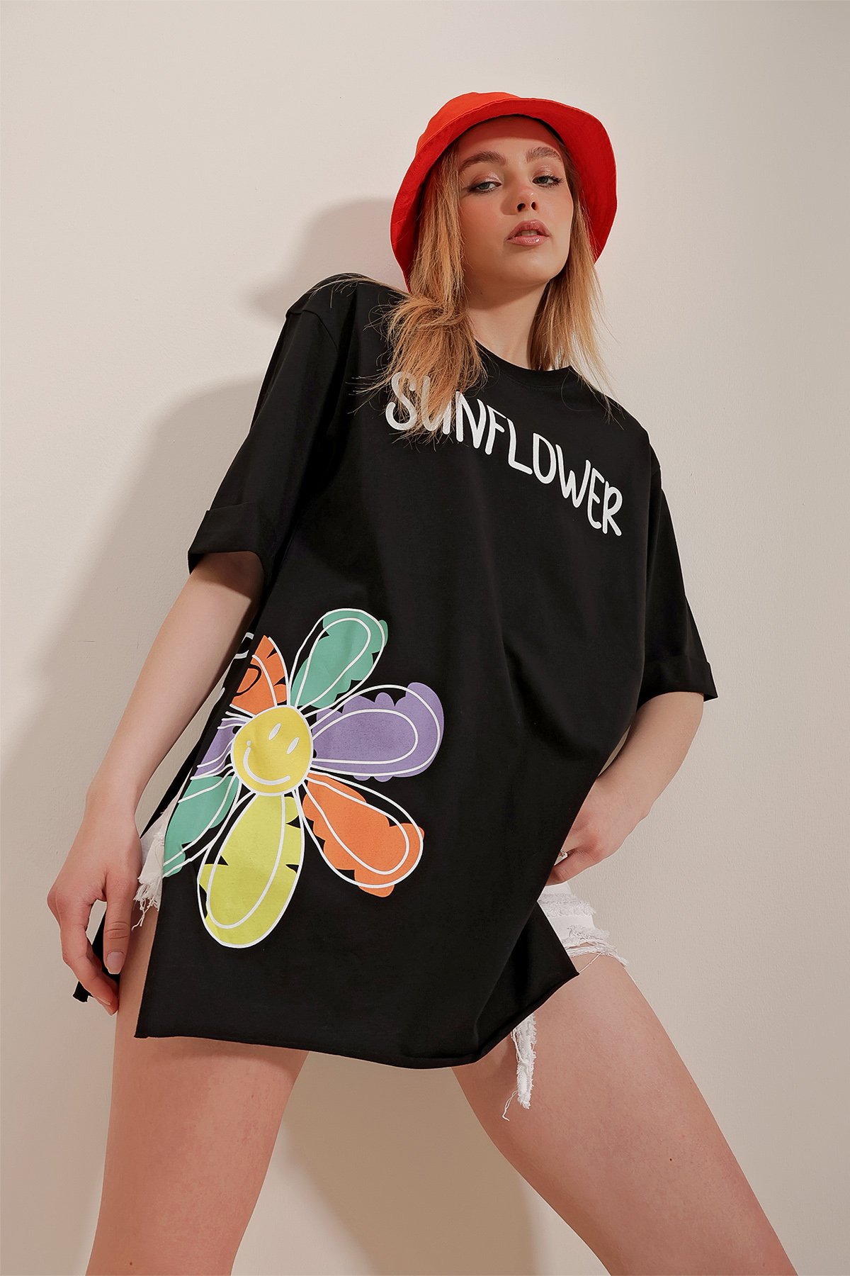 Bisiklet Yaka Yırtmaçlı Baskılı Oversize T-Shirt - Siyah