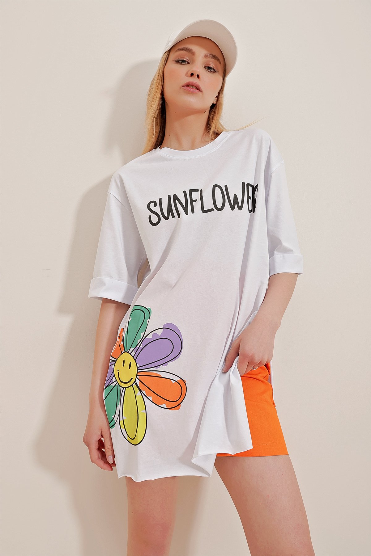 Bisiklet Yaka Yırtmaçlı Baskılı Oversize T-Shirt - Beyaz