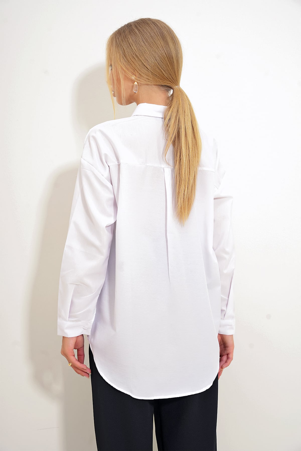 Çiçek Nakışlı Oversize Dokuma Gömlek - Beyaz