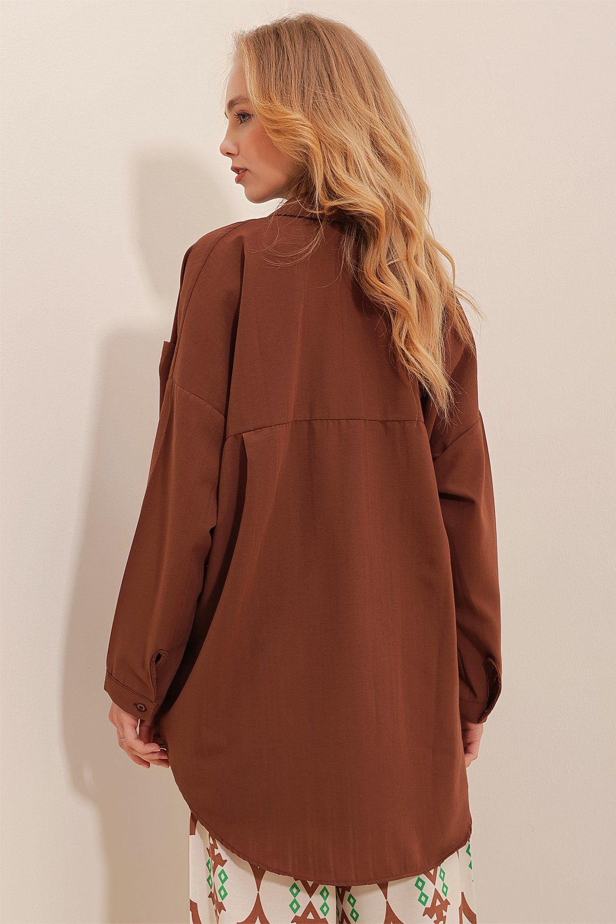 Çift Cepli Armürlü Oversize Gömlek - Kahve