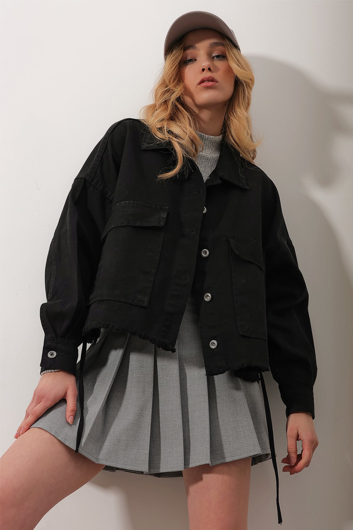Çift Cepli Beli Büzgülü Düğmeli Oversize Denim Ceket - Siyah