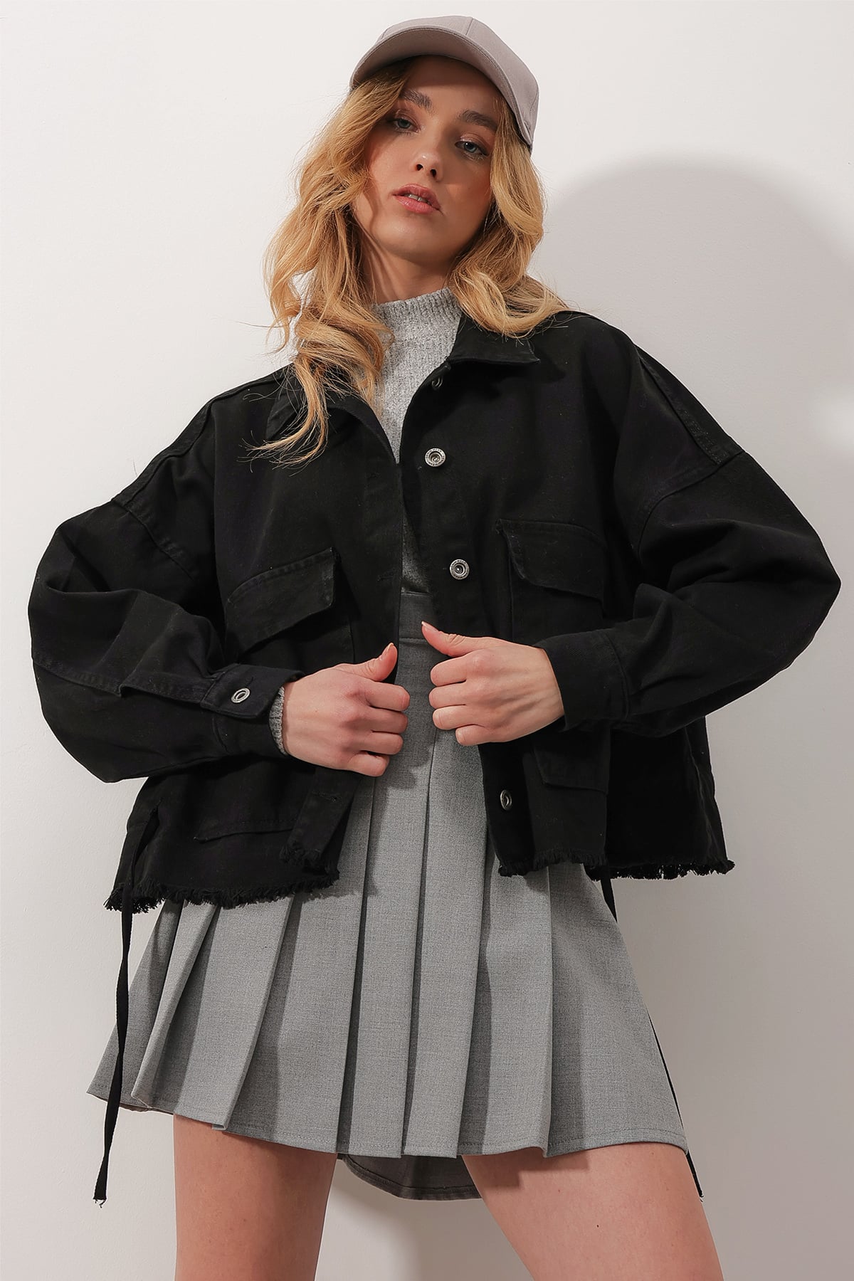 Çift Cepli Beli Büzgülü Düğmeli Oversize Denim Ceket - Siyah
