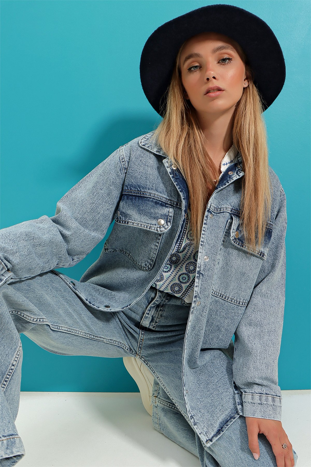 Çift Cepli Çıtçıt Kapamalı Kar Yıkama Oversize Denim Ceket - Mavi
