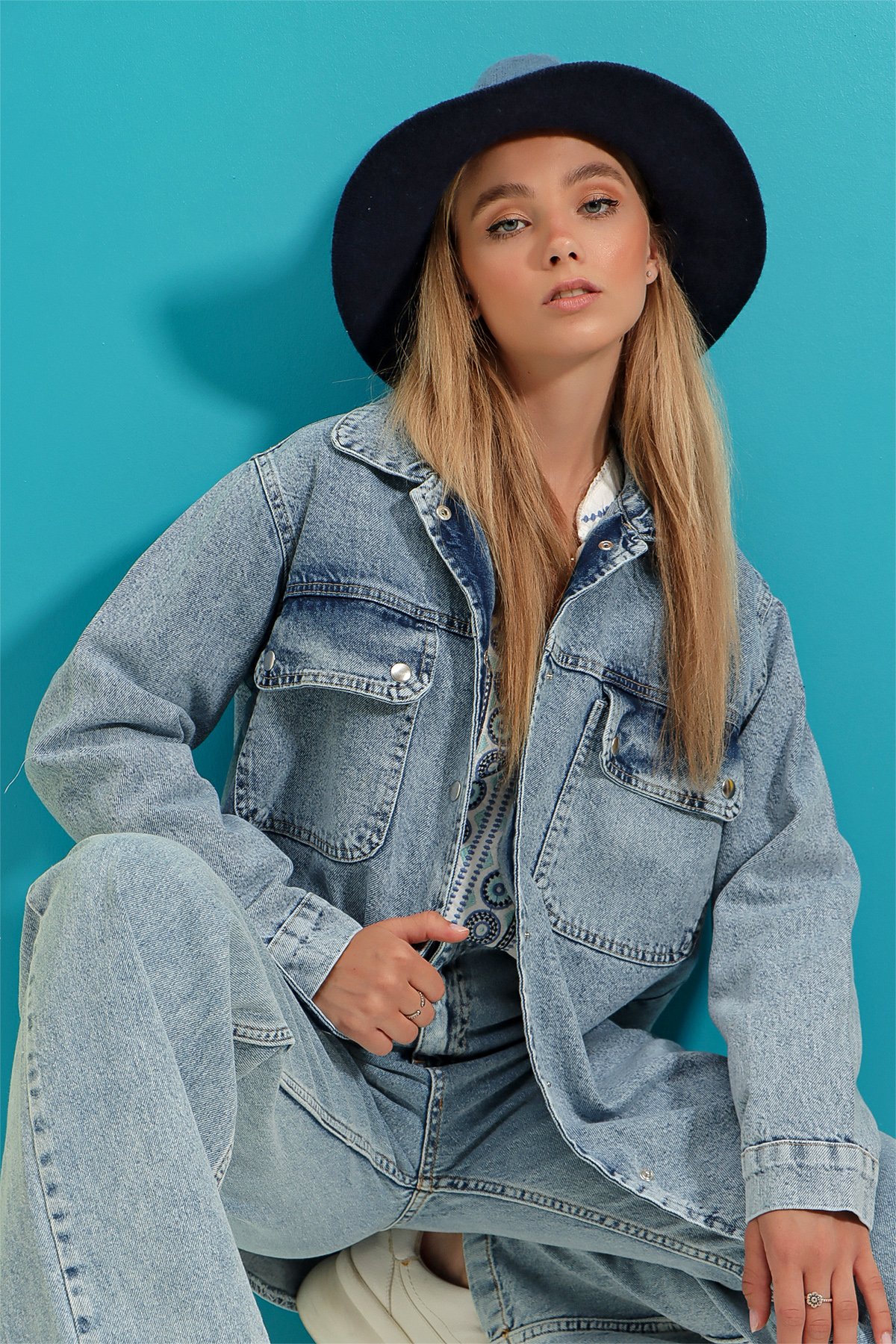 Çift Cepli Çıtçıt Kapamalı Kar Yıkama Oversize Denim Ceket - Mavi
