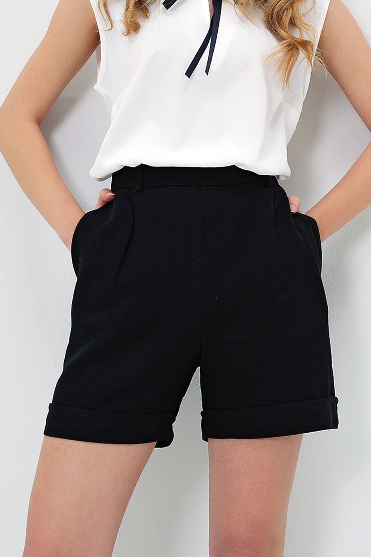 ÇİFT CEPLİ DUBLE PAÇA GİZLİ FERMUARLI KETEN ŞORT - SİYAH