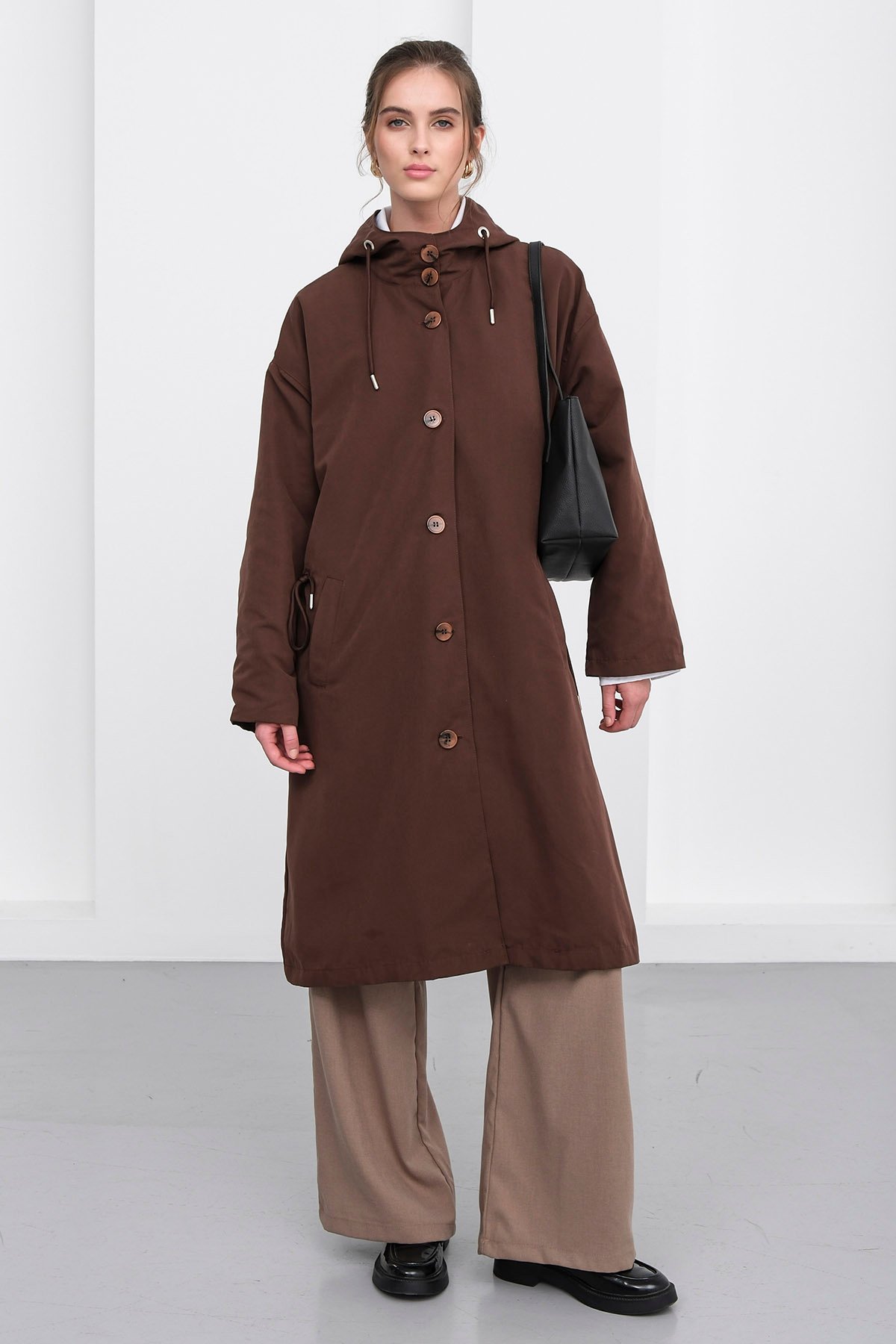 Çift Cepli Kapüşonlu Düğme Kapamalı Trençkot - KAHVERENGİ