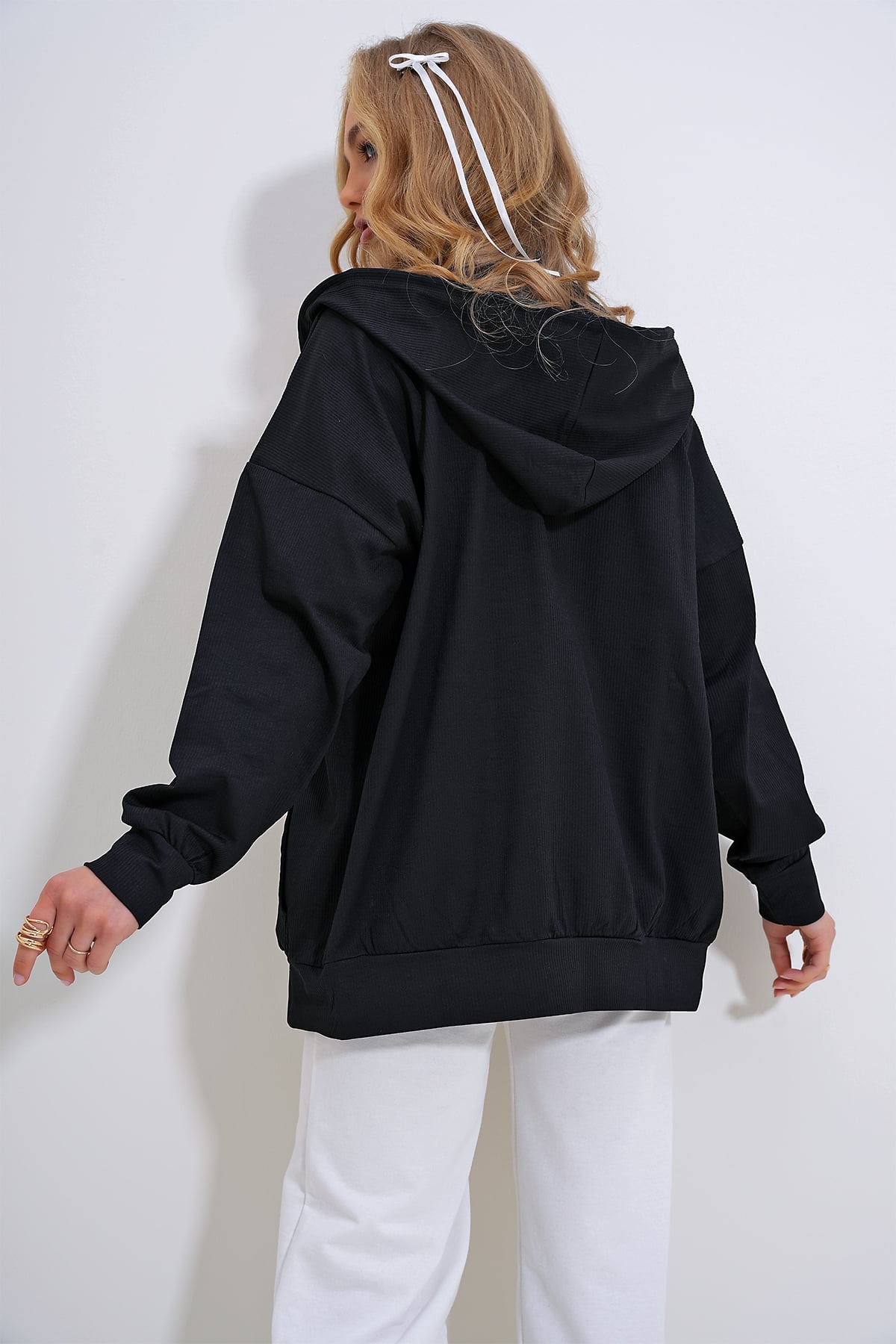 Çift Cepli Kapüşonlu Fermuarlı Sweatshirt - Siyah
