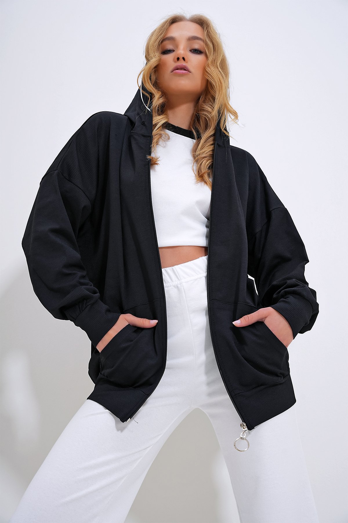 Çift Cepli Kapüşonlu Fermuarlı Sweatshirt - Siyah