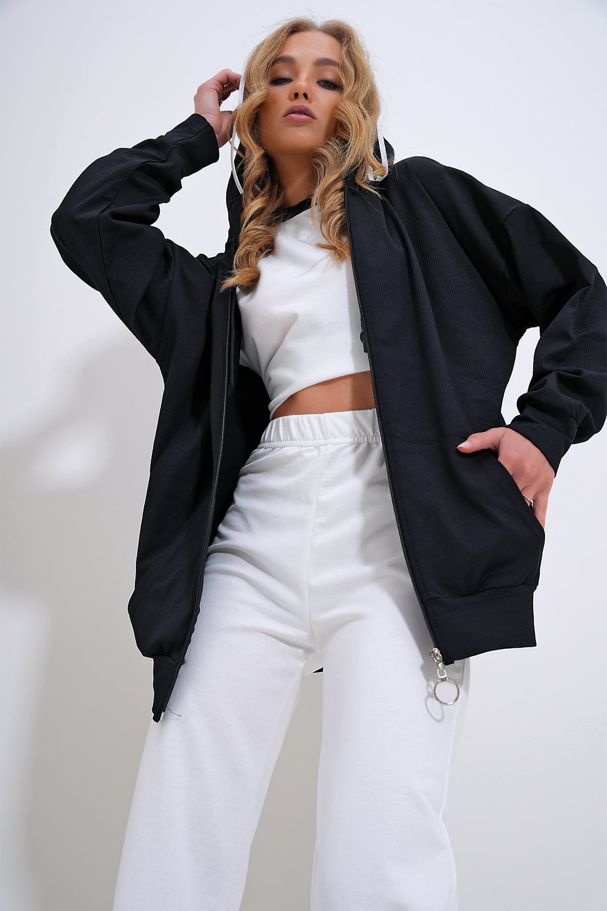 Çift Cepli Kapüşonlu Fermuarlı Sweatshirt - Siyah
