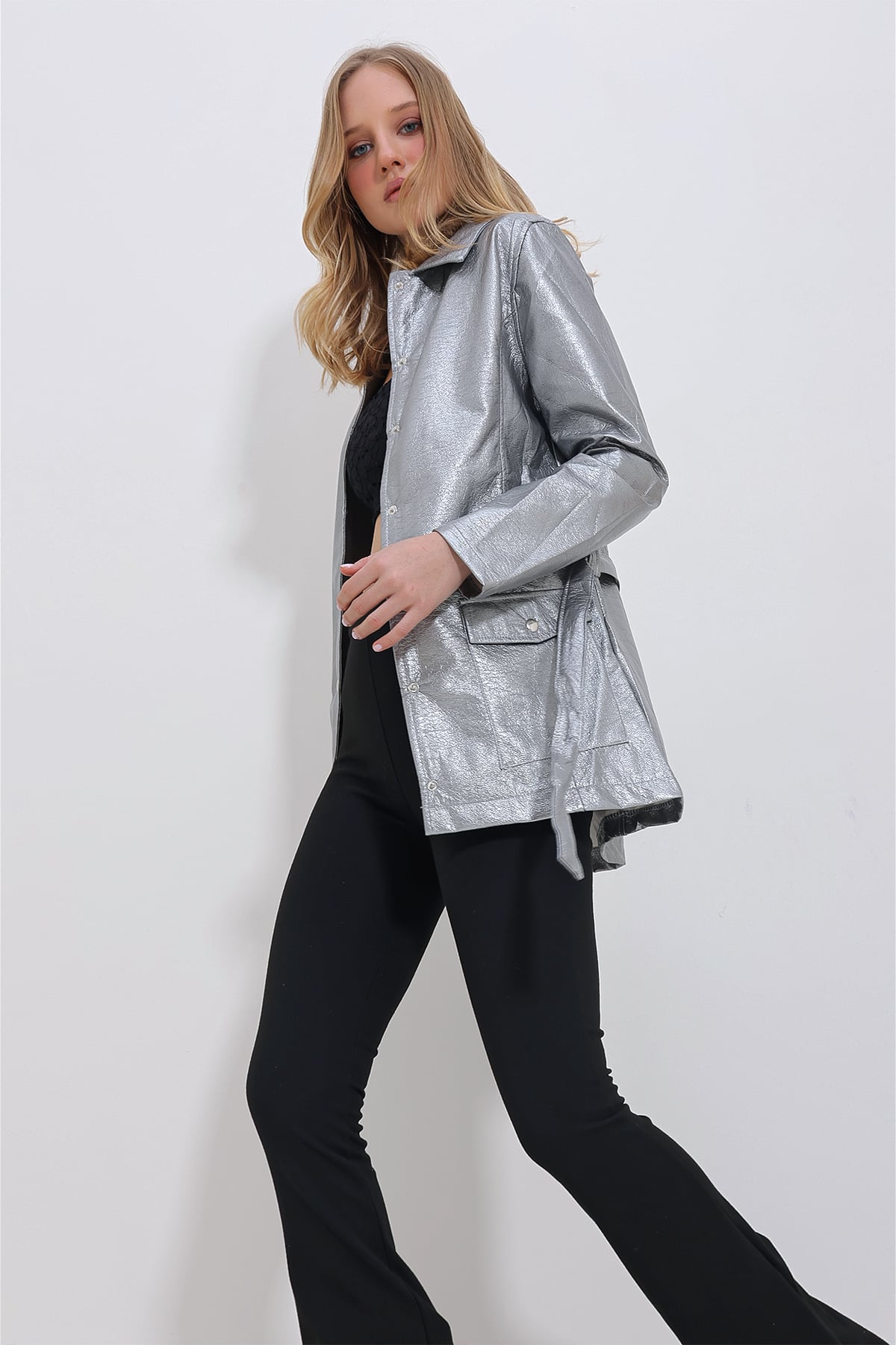 Çift Cepli Kemerli Metalik Silver Ceket - Gümüş