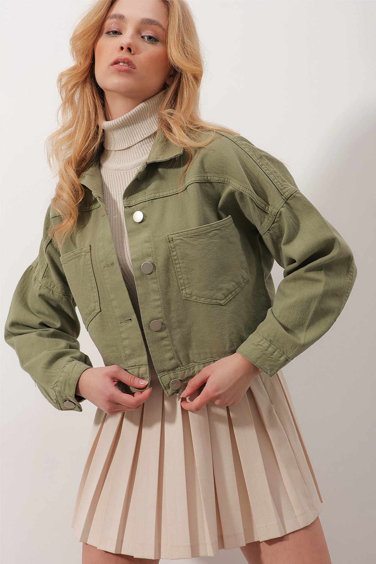 Çift Cepli Önü Düğmeli Crop Ceket - Haki