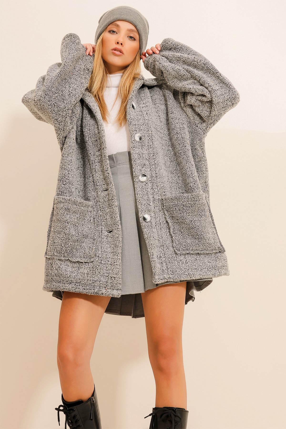 Çift Cepli Önü Düğmeli Oversize Peluş Ceket - Kırçıllı Gri