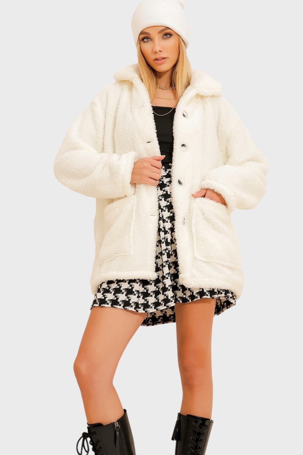 Çift Cepli Önü Düğmeli Oversize Peluş Ceket - Ekru