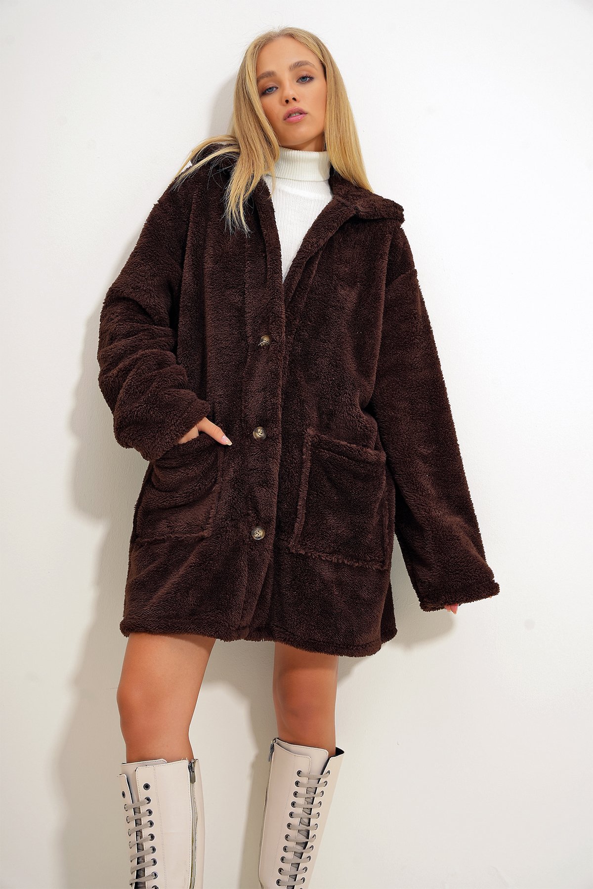 Çift Cepli Önü Düğmeli Oversize Peluş Ceket - Acı Kahve