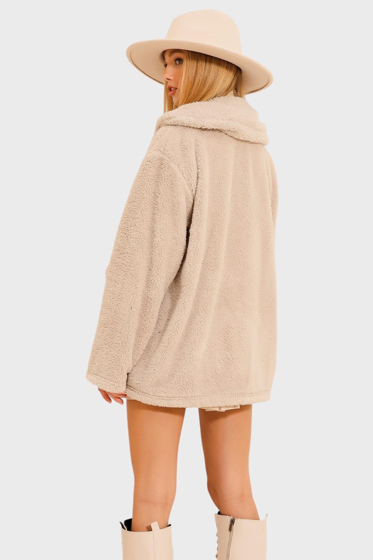 Çift Cepli Önü Düğmeli Oversize Peluş Ceket - Bej