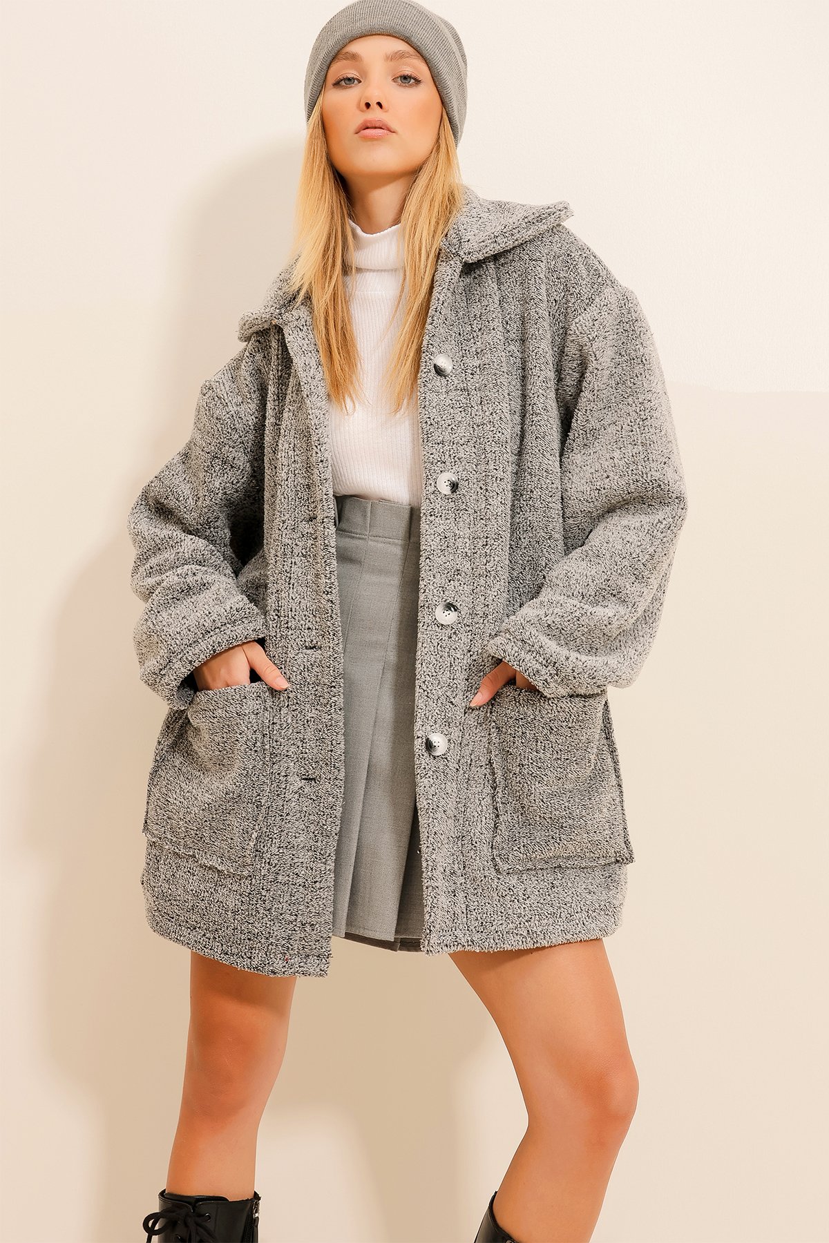 Çift Cepli Önü Düğmeli Oversize Peluş Ceket - Kırçıllı Gri