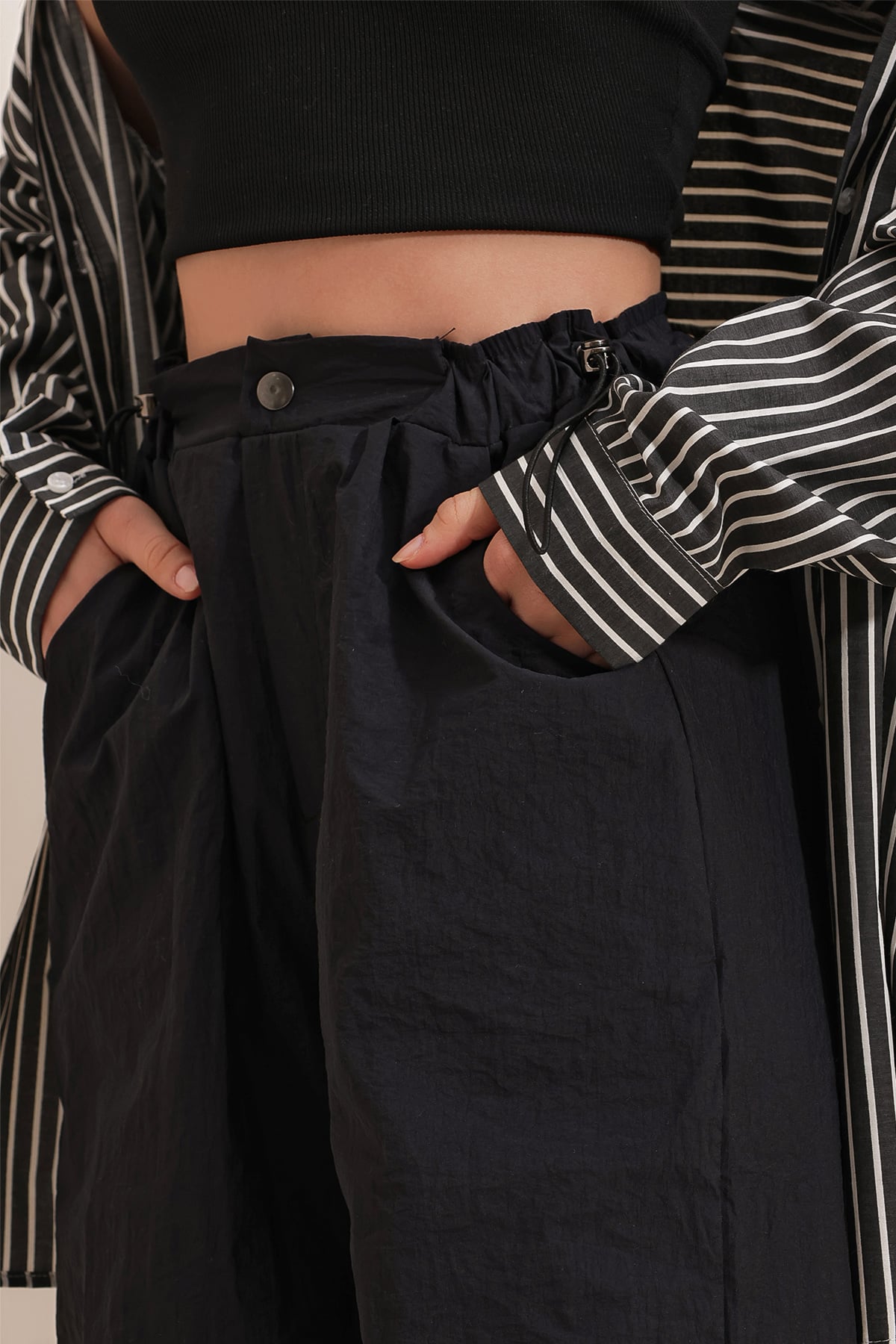 Çift Cepli Paraşüt Kumaş Jogging Pantolon - Siyah
