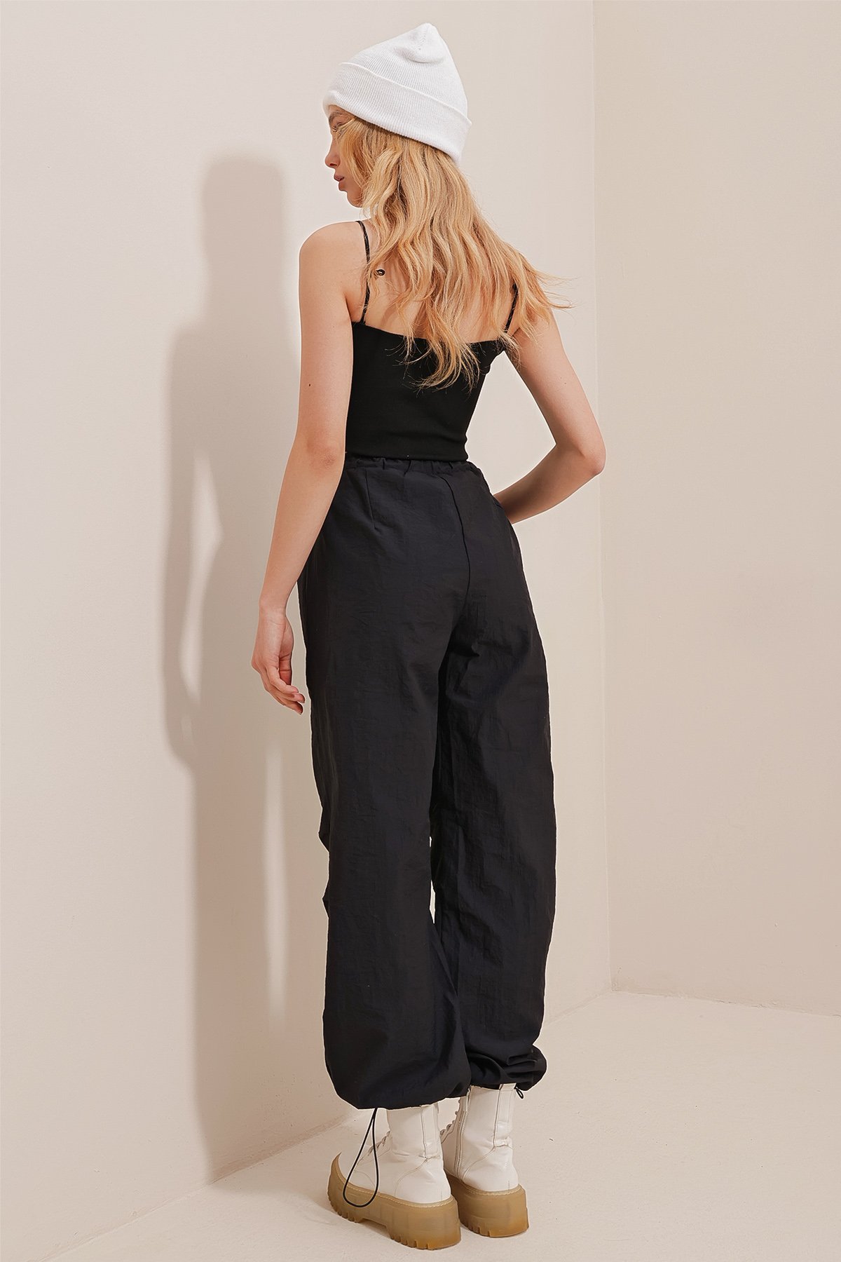 Çift Cepli Paraşüt Kumaş Jogging Pantolon - Siyah