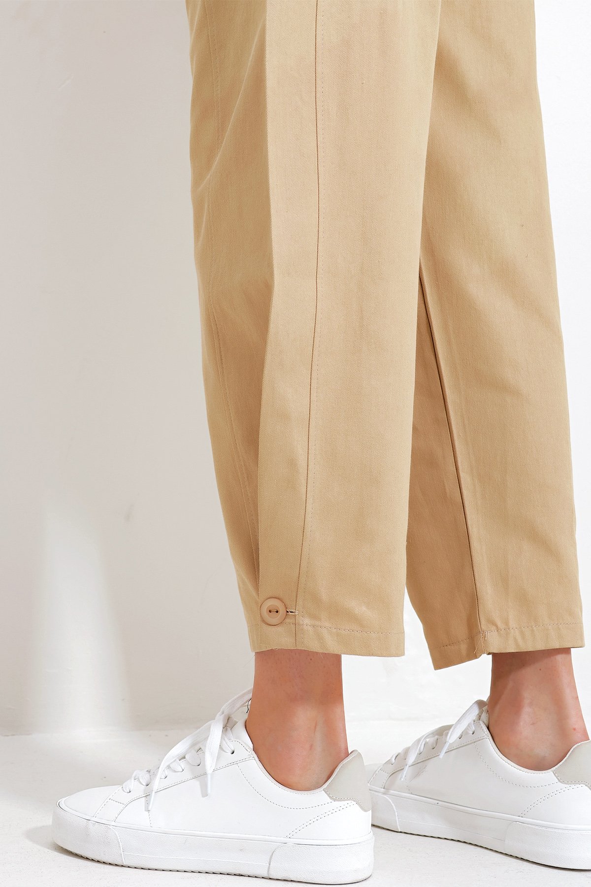 Çift Cepli Pensli Paça Düğme Detaylı Gabardin Pantolon - Camel