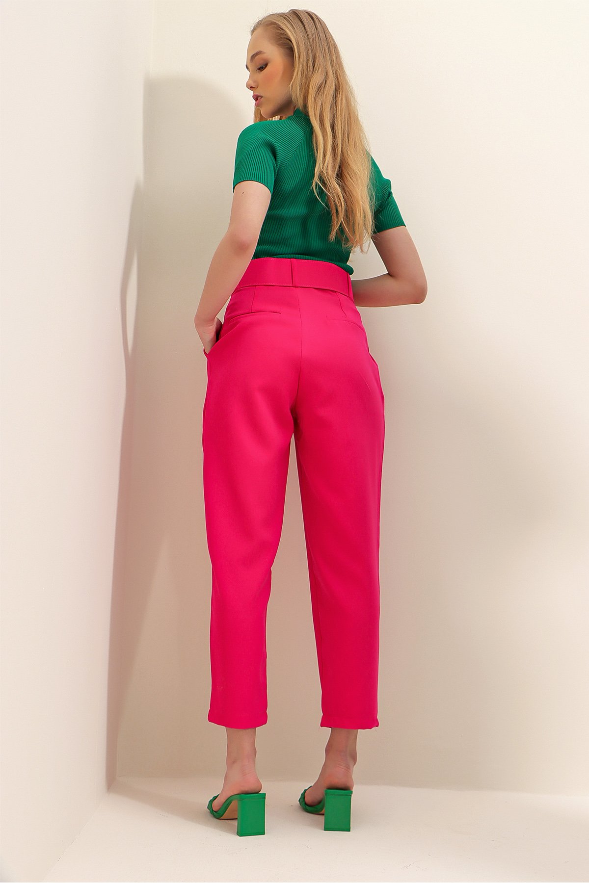 Çift Cepli Piliseli Beli Kemerli Straight Fit Pantolon - Fuşya