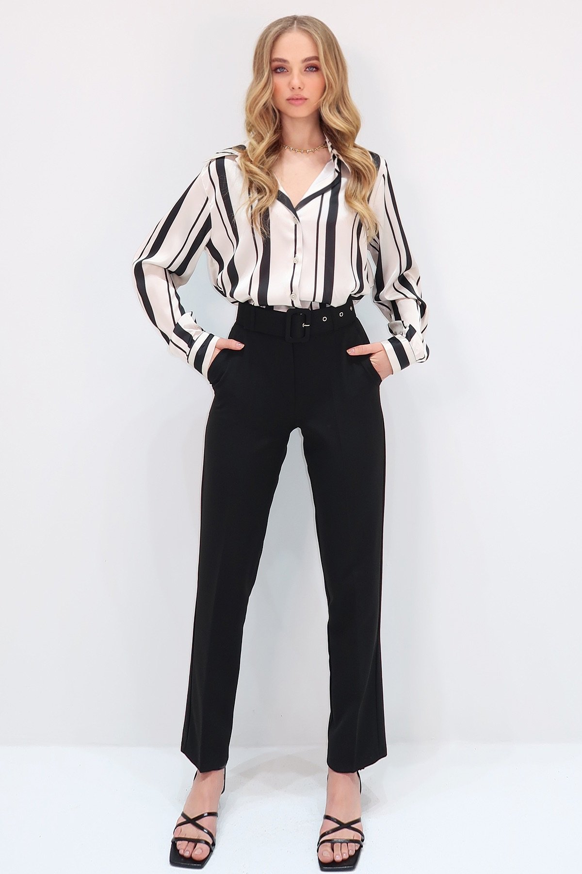 Çift Cepli Piliseli Beli Kemerli Straight Fit Pantolon - SİYAH