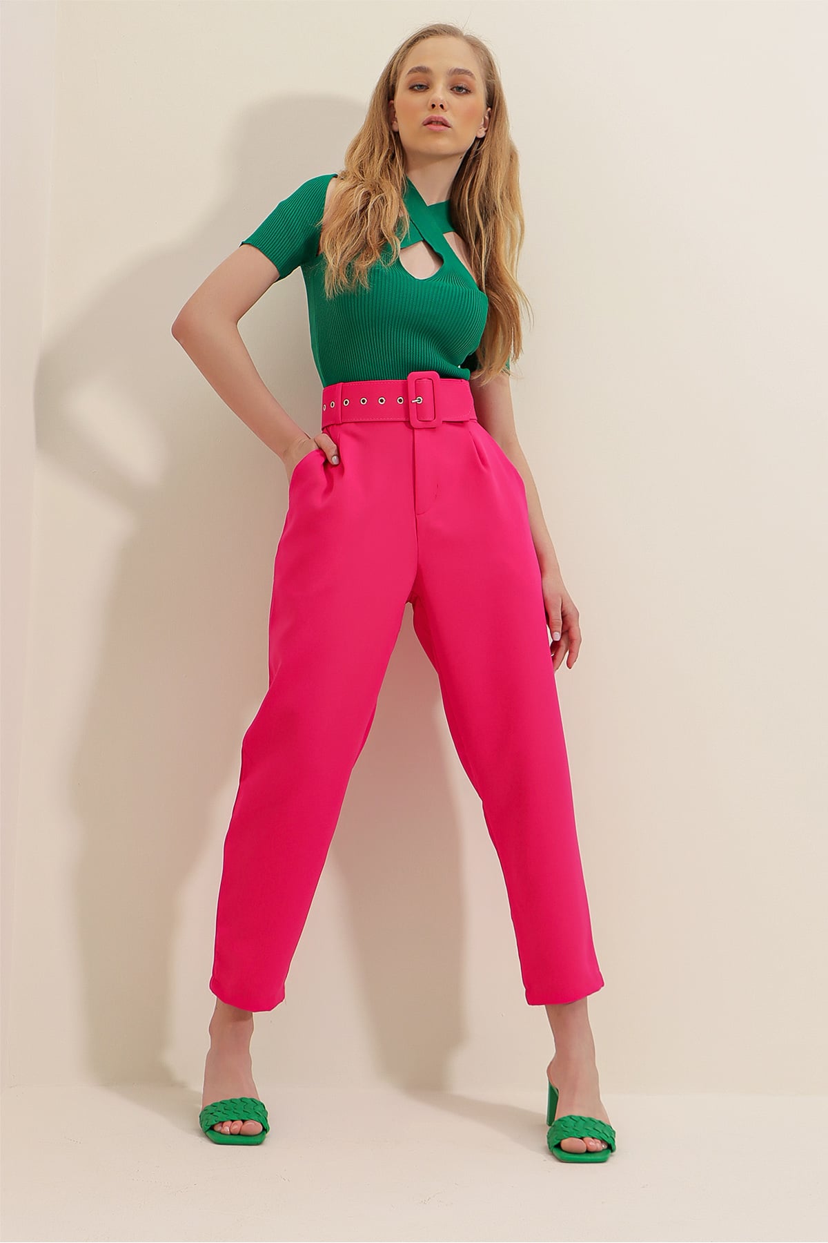 Çift Cepli Piliseli Beli Kemerli Straight Fit Pantolon - Fuşya