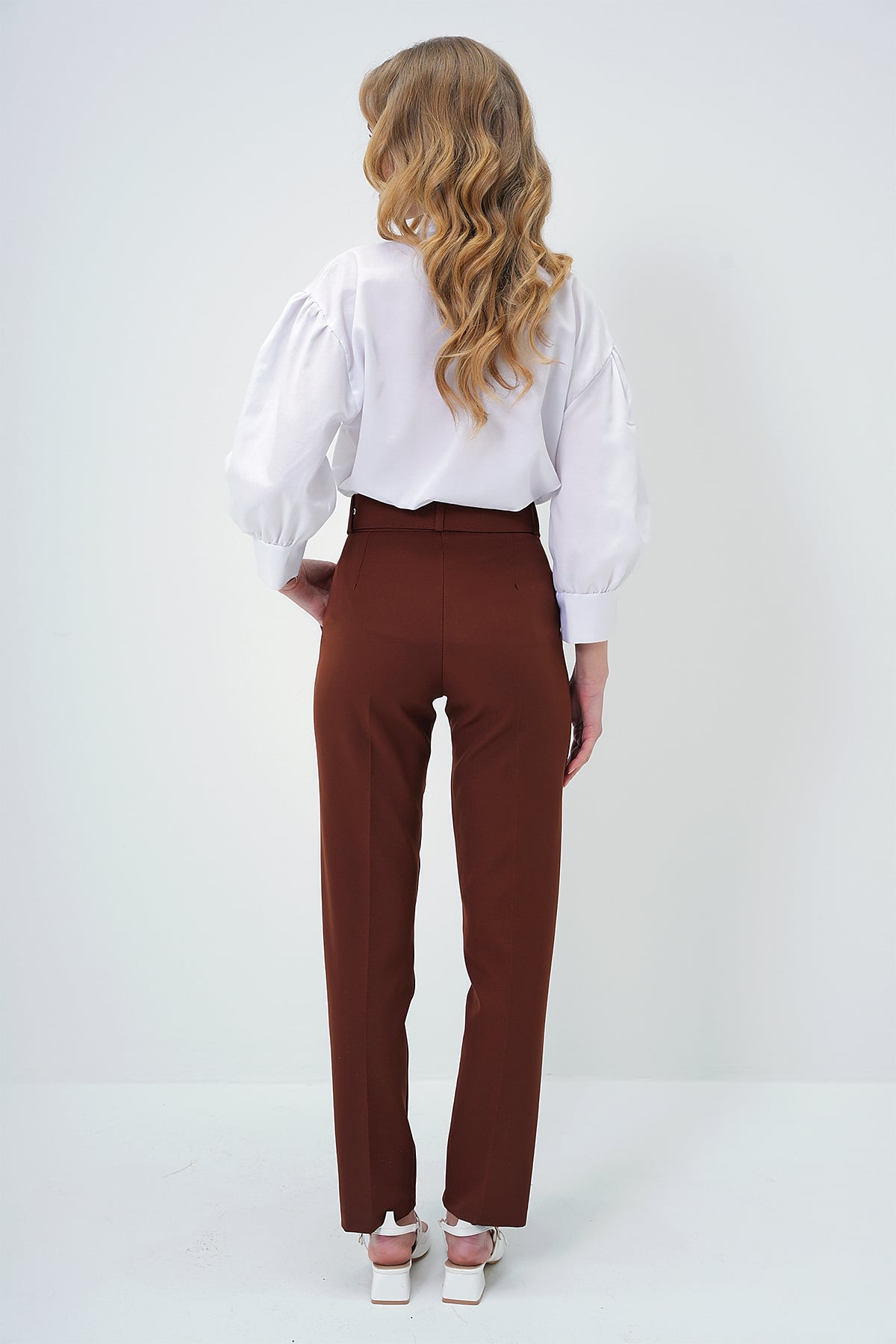 Çift Cepli Piliseli Beli Kemerli Straight Fit Pantolon - KAHVERENGİ