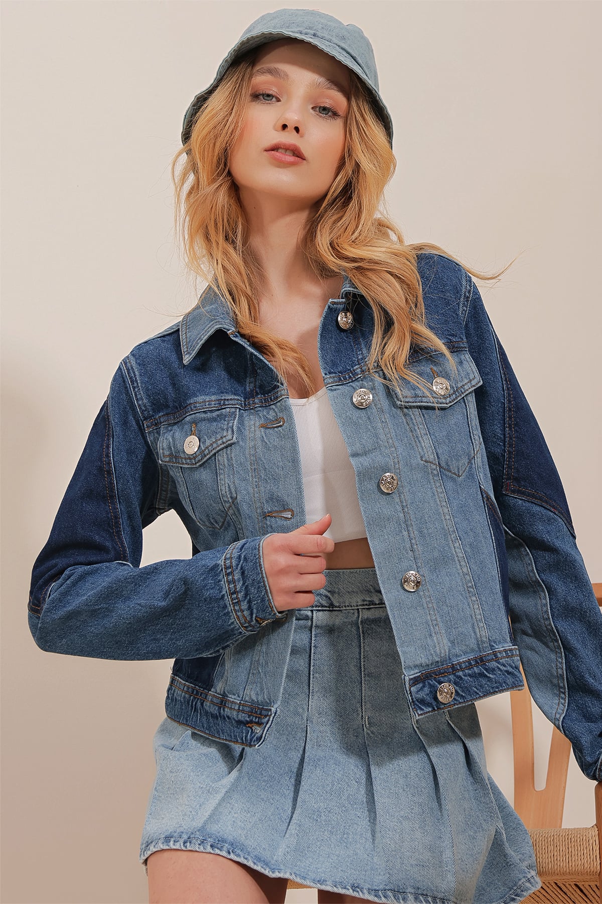 Çift Cepli Renk Bloklu Crop Jean Ceket - MAVİ