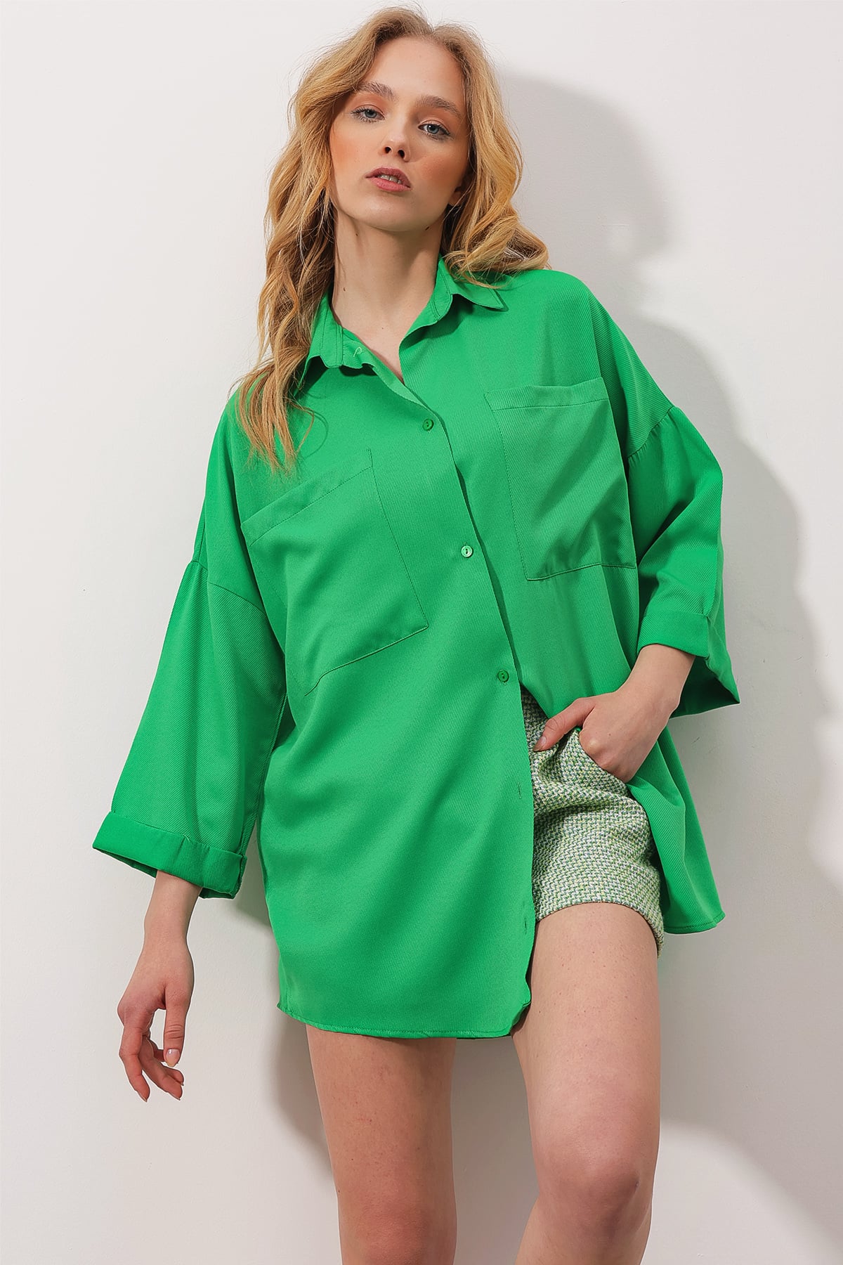 Çift Cepli Yarım Kol Oversize Dokuma Gömlek - Yeşil