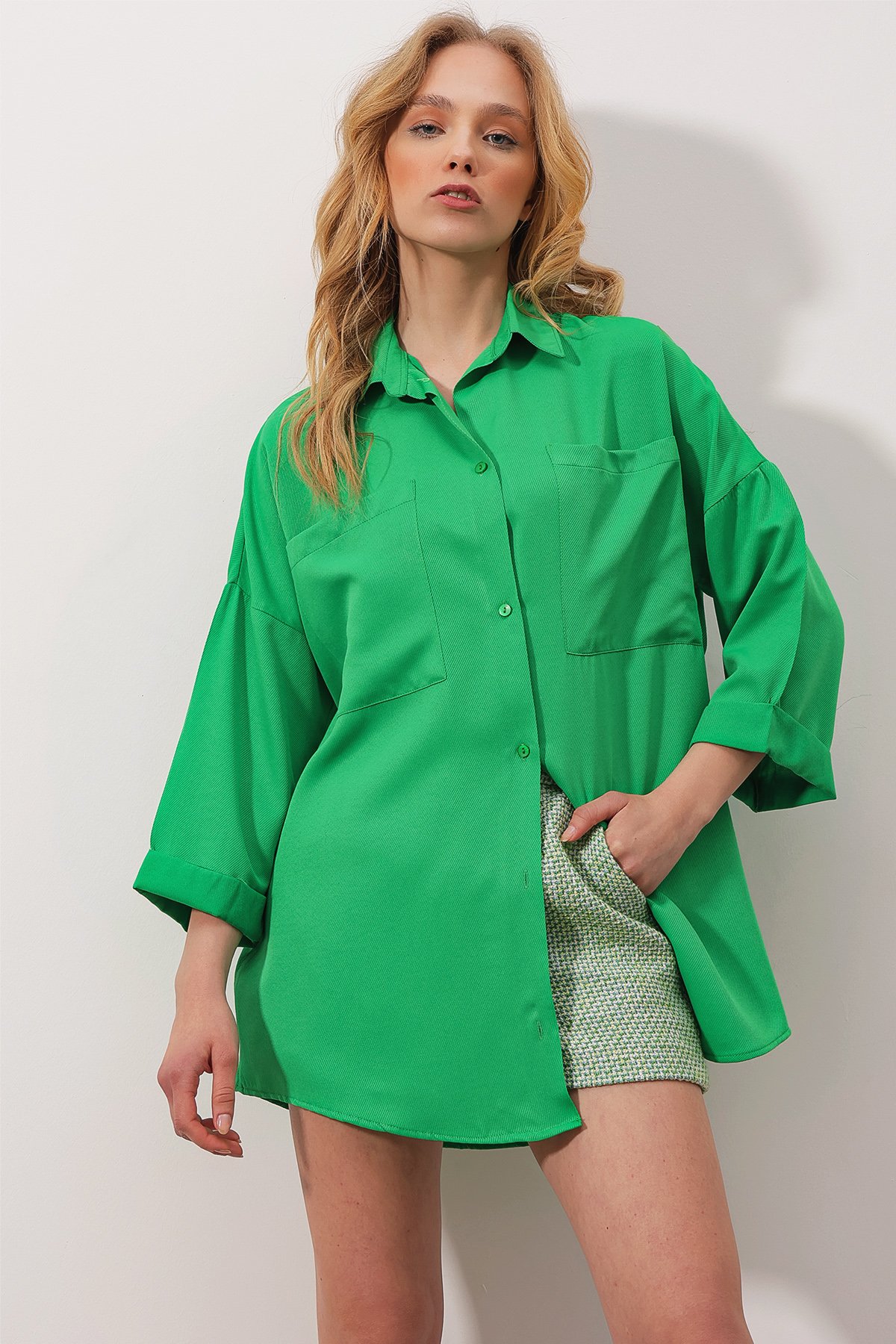 Çift Cepli Yarım Kol Oversize Dokuma Gömlek - Yeşil