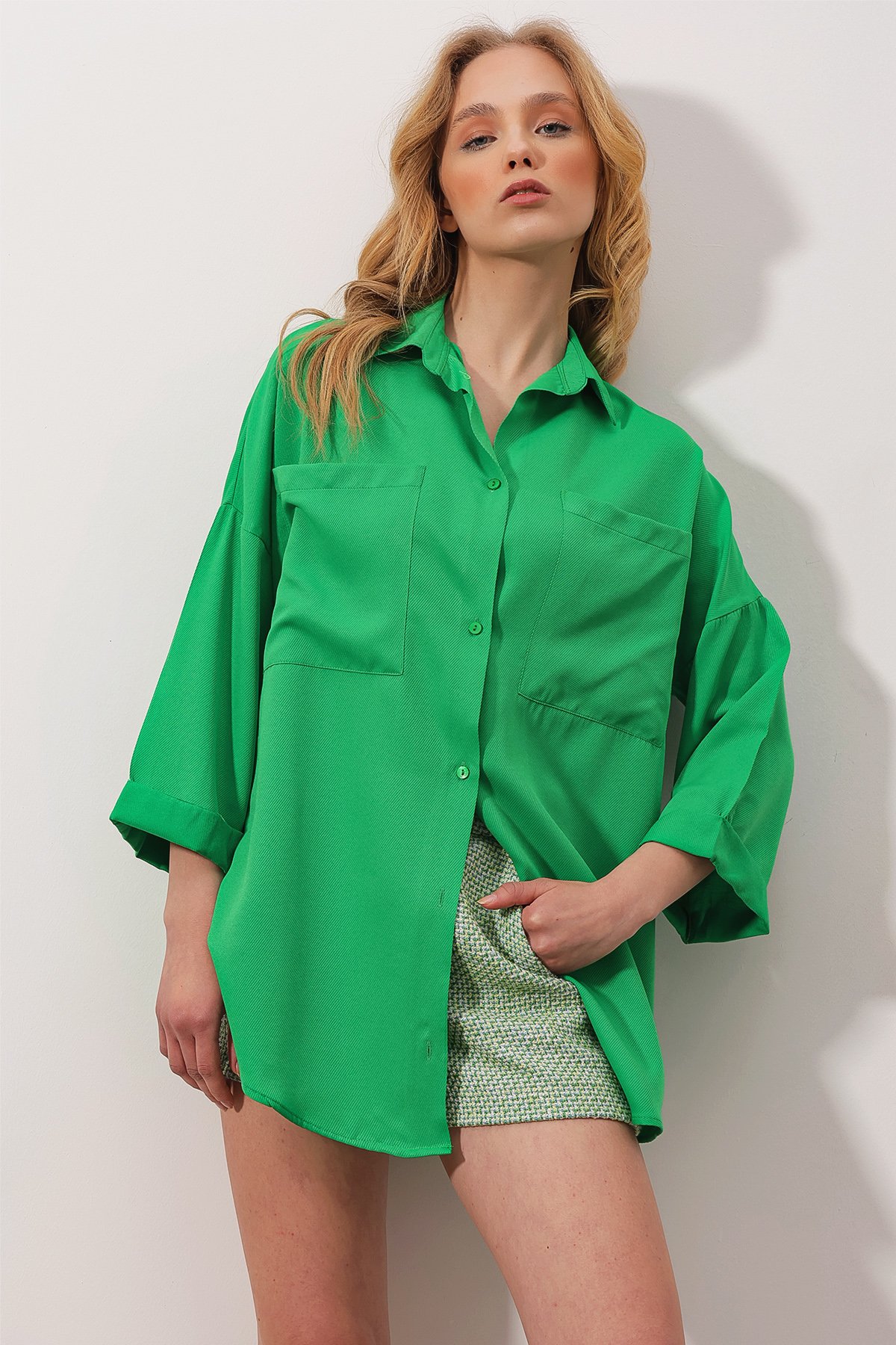Çift Cepli Yarım Kol Oversize Dokuma Gömlek - Yeşil