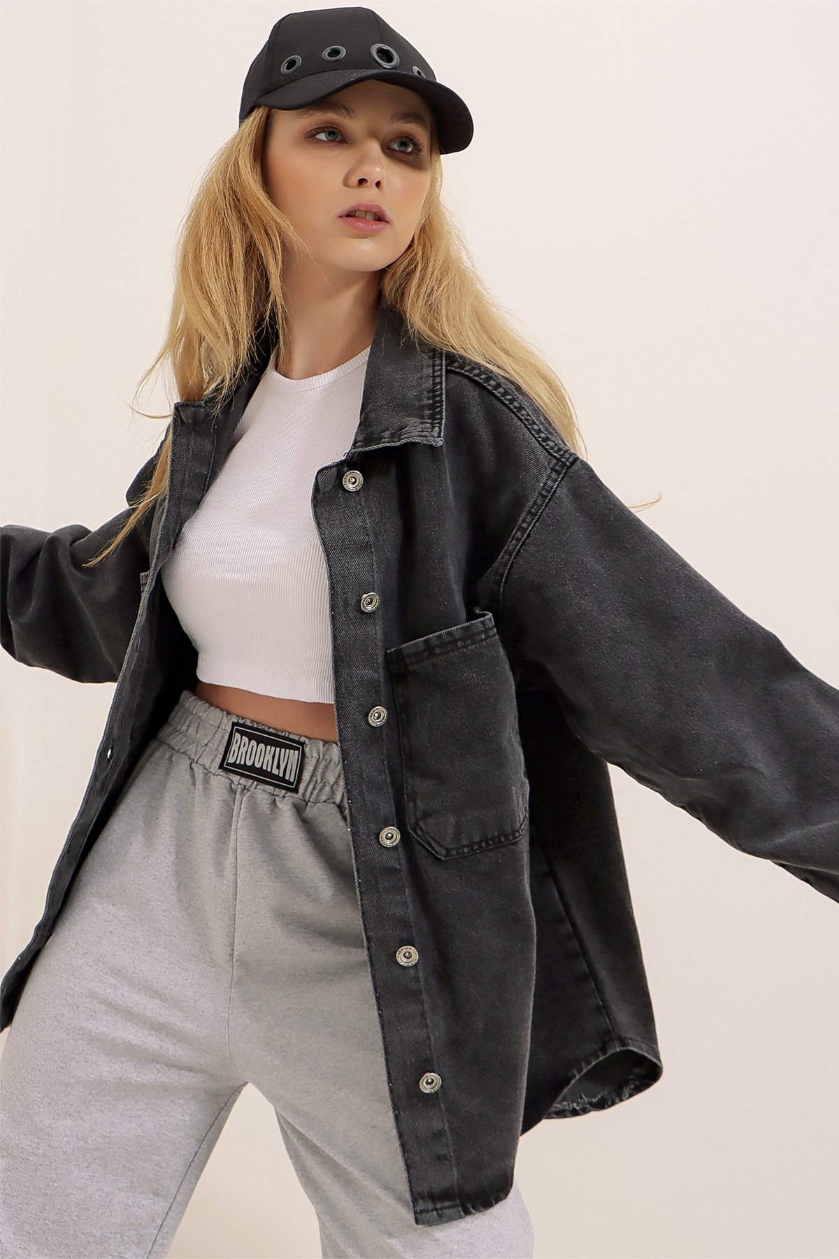 Çift Cepli Yıkamalı Oversize Denim Ceket - Antrasit