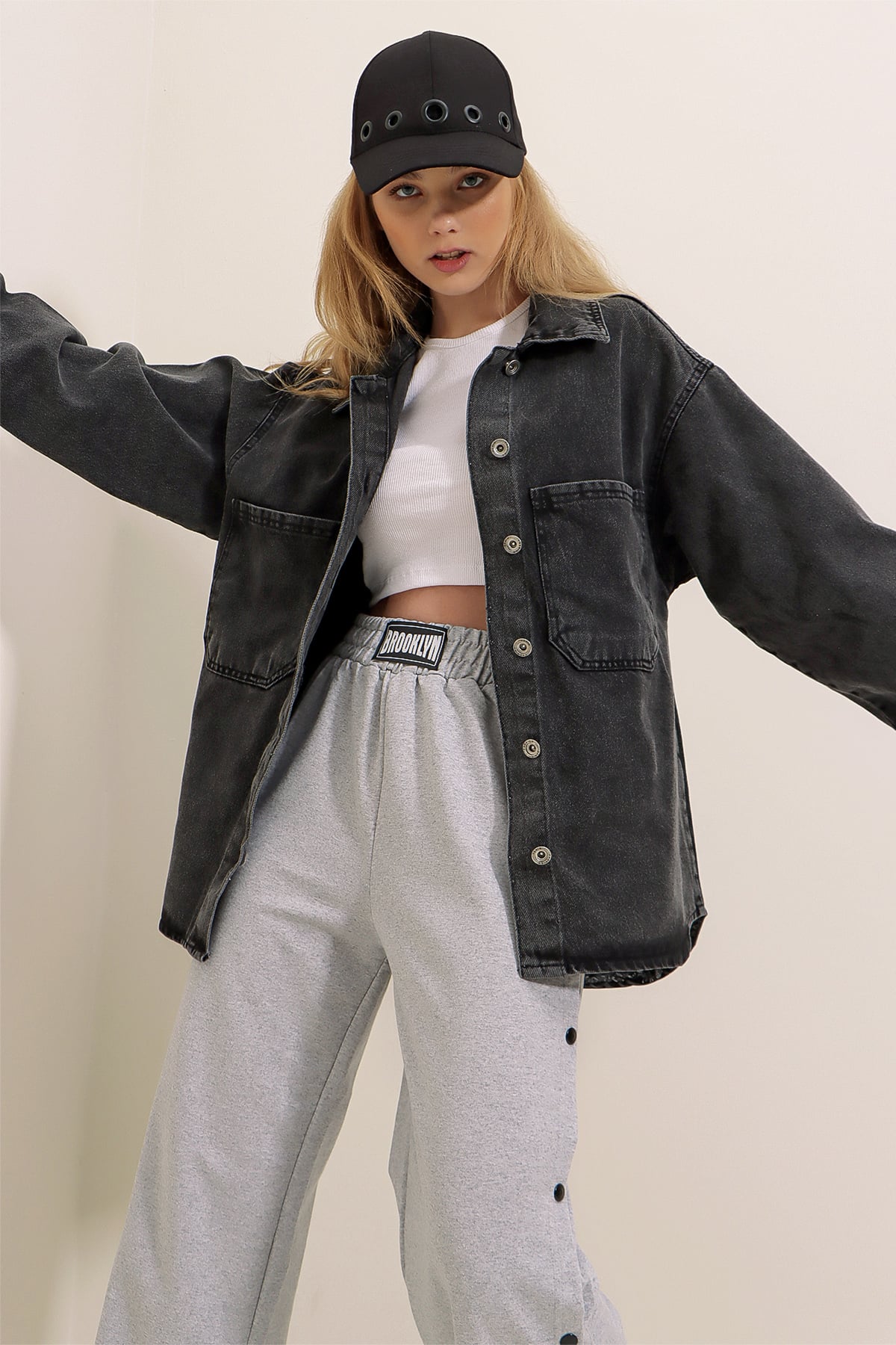 Çift Cepli Yıkamalı Oversize Denim Ceket - Antrasit