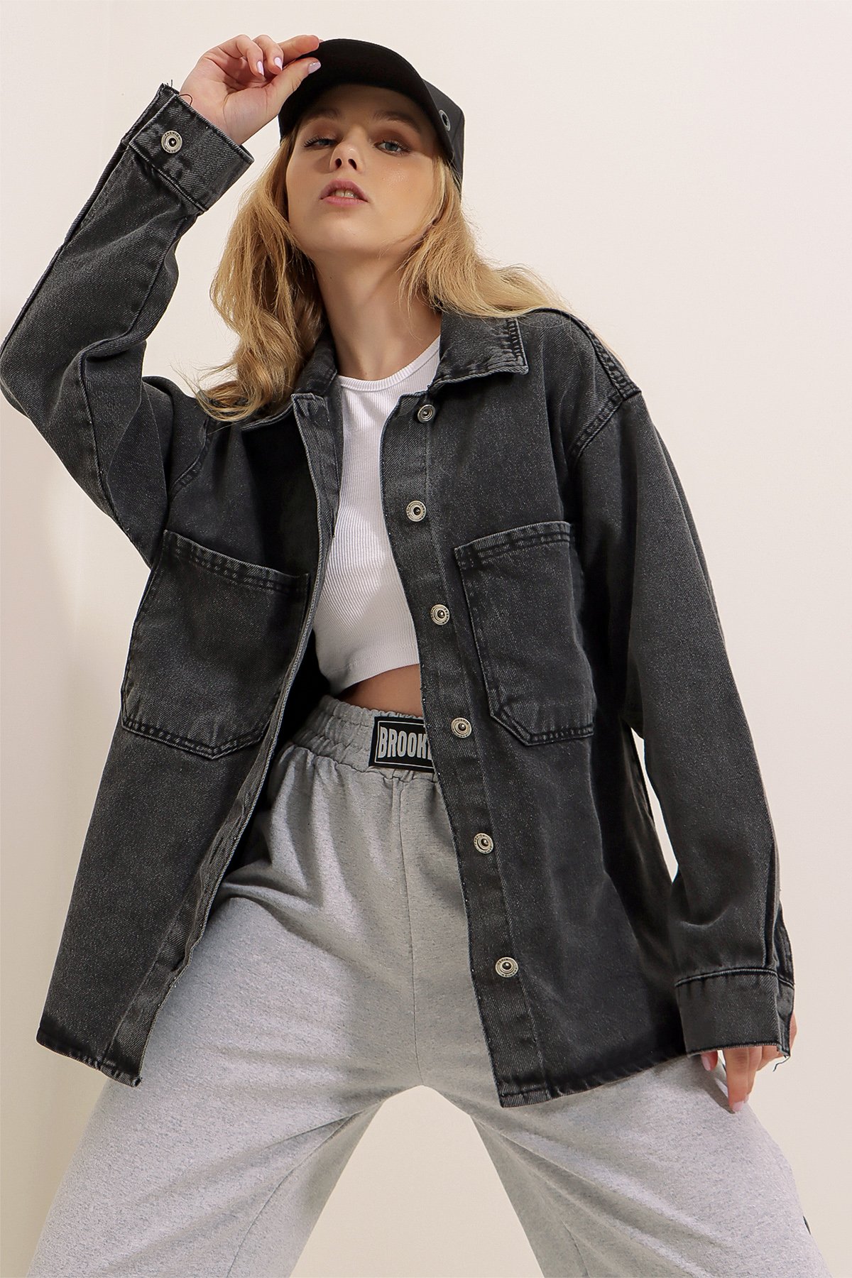 Çift Cepli Yıkamalı Oversize Denim Ceket - Antrasit