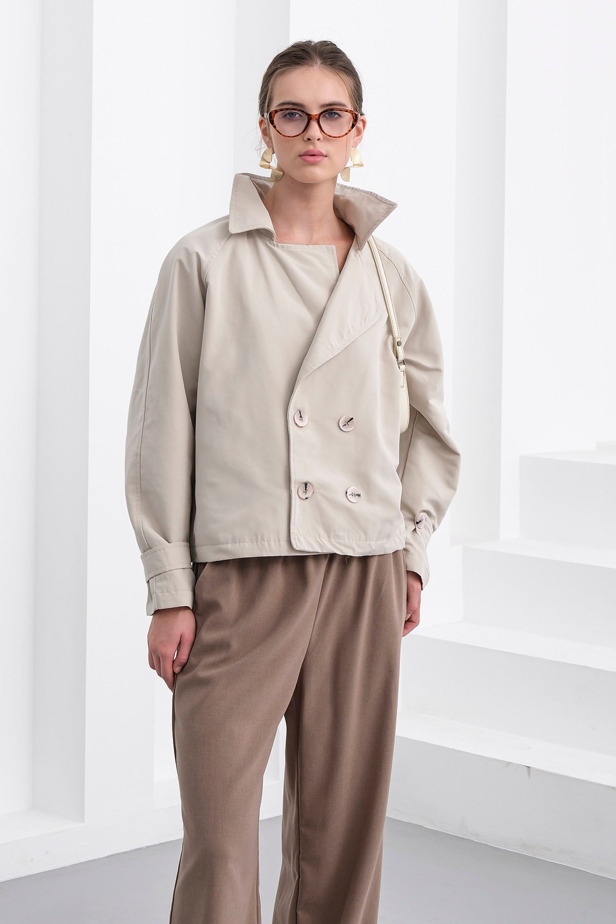 Çift Ddüğmeli Kruvaze Yaka Kısa Trençkot - TAŞ