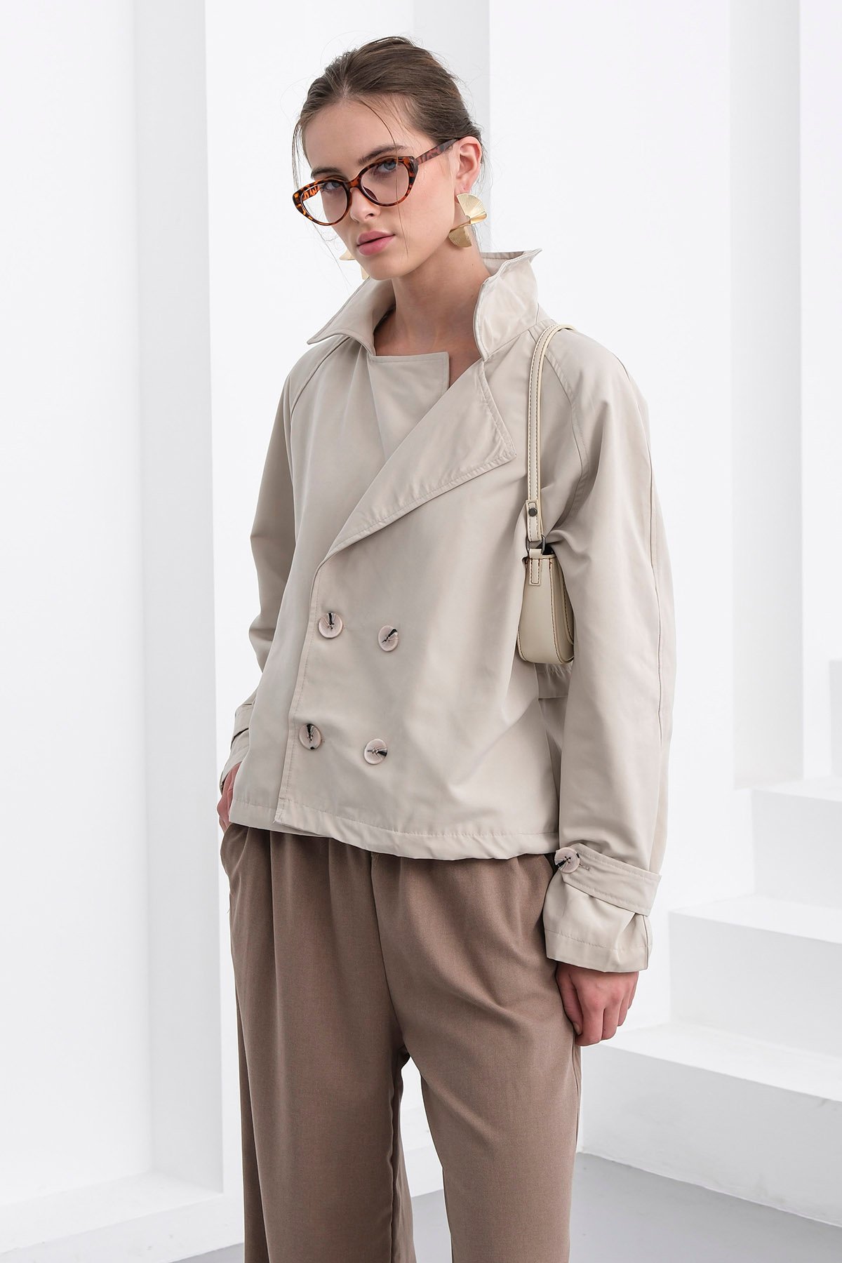 Çift Ddüğmeli Kruvaze Yaka Kısa Trençkot - TAŞ