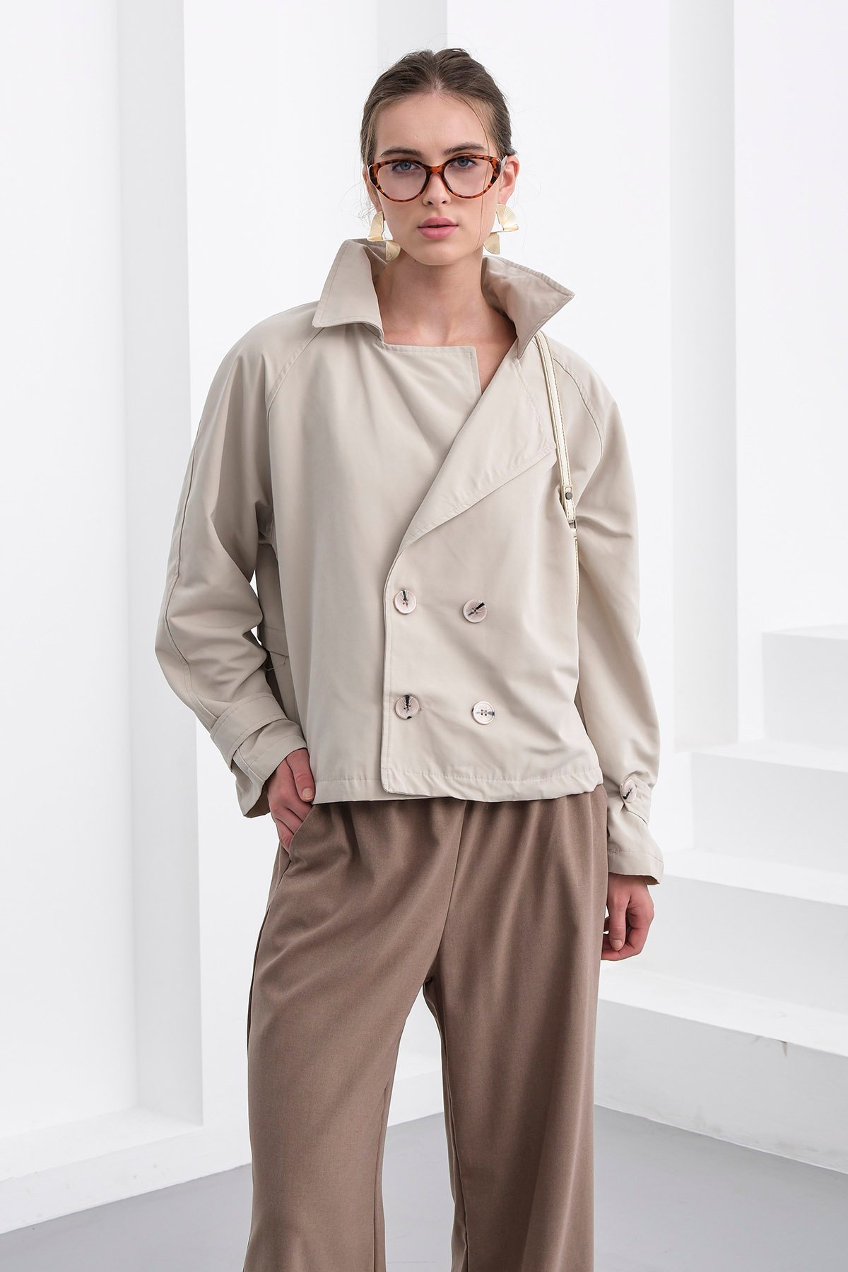 Çift Ddüğmeli Kruvaze Yaka Kısa Trençkot - TAŞ