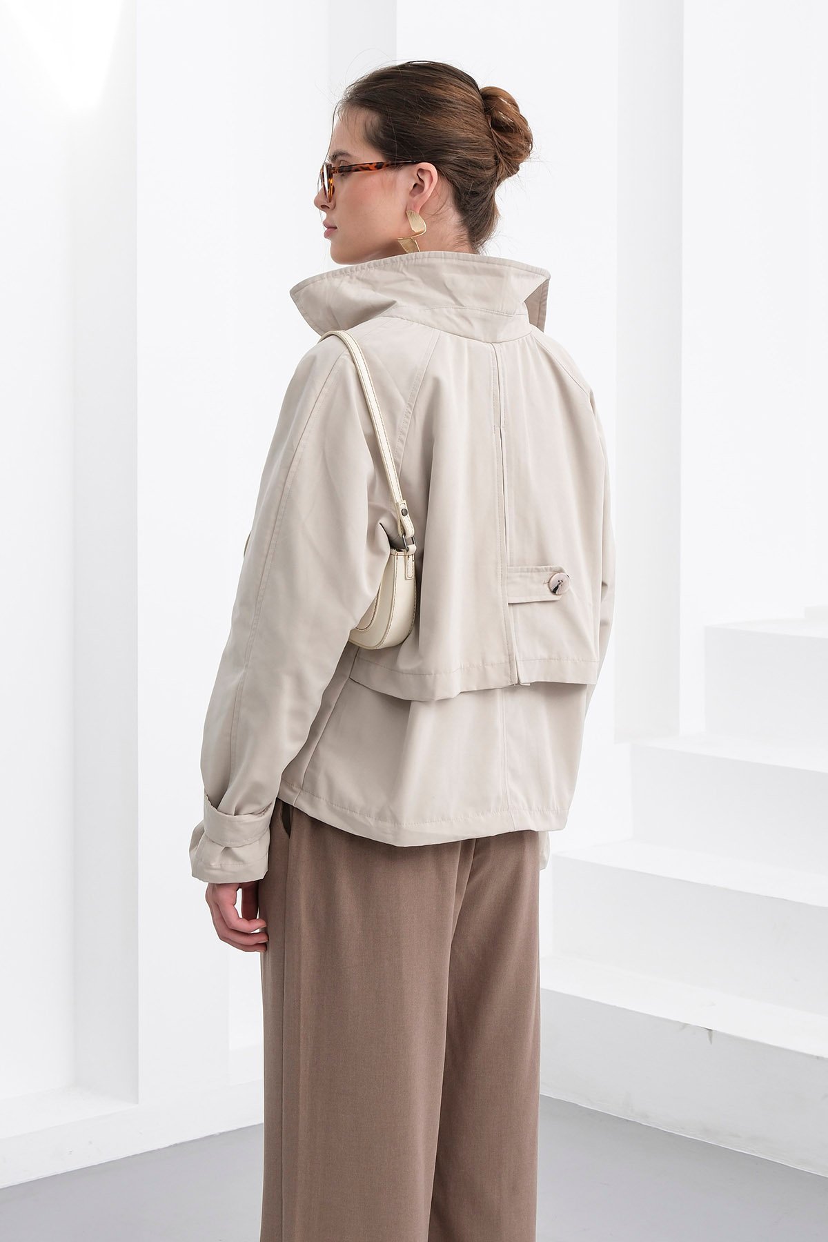 Çift Ddüğmeli Kruvaze Yaka Kısa Trençkot - TAŞ