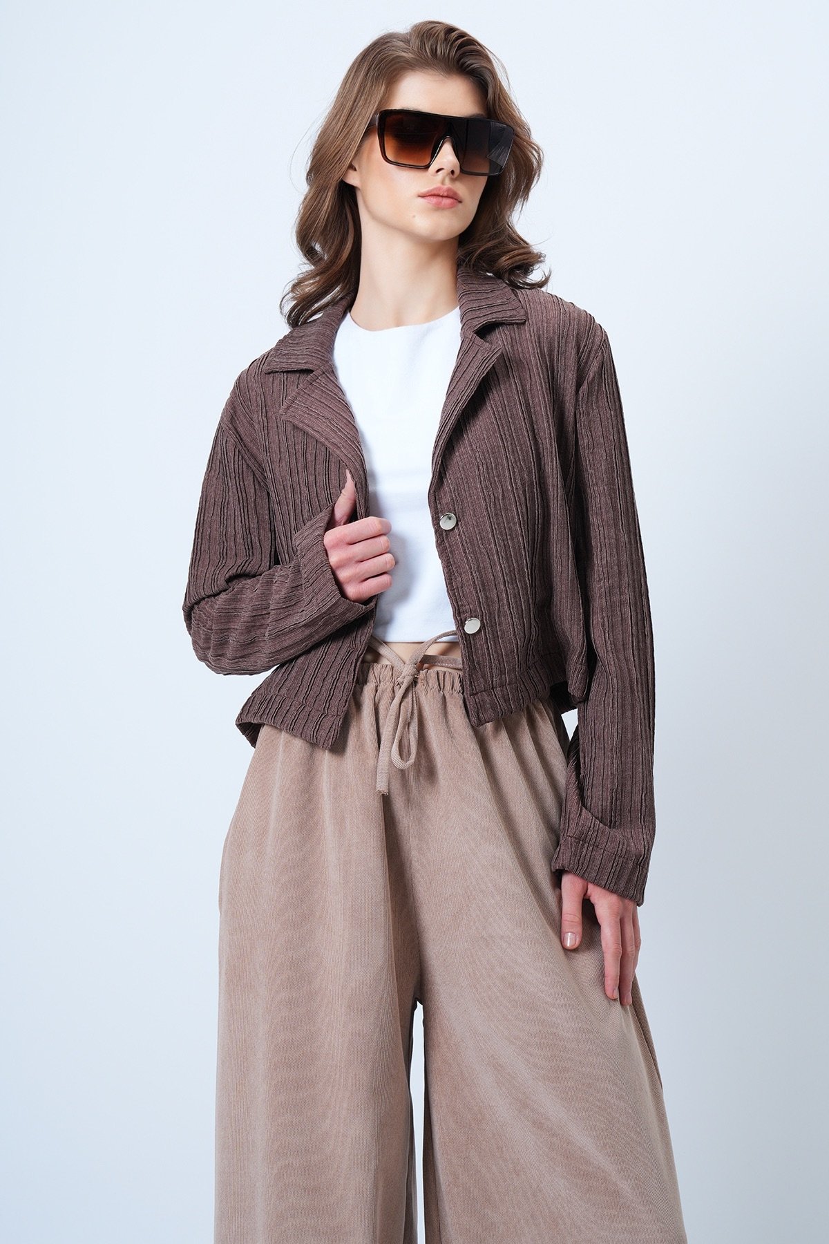 Çift Düğmeli Derin V Yaka Bürümcük Gömlek - KAHVERENGİ