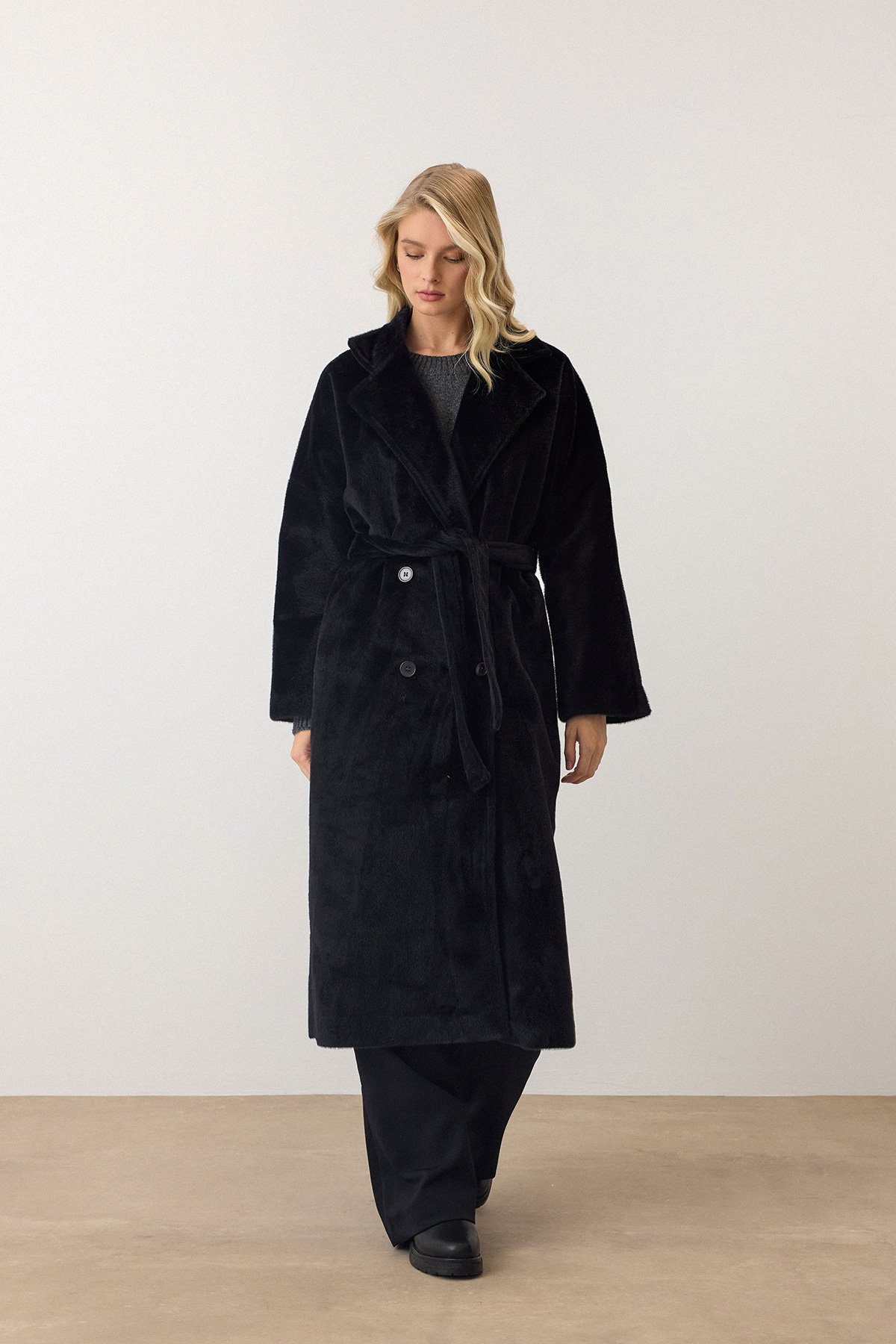 Çift Düğmeli Yumuşak Dokulu Kaşe Kaban - SİYAH