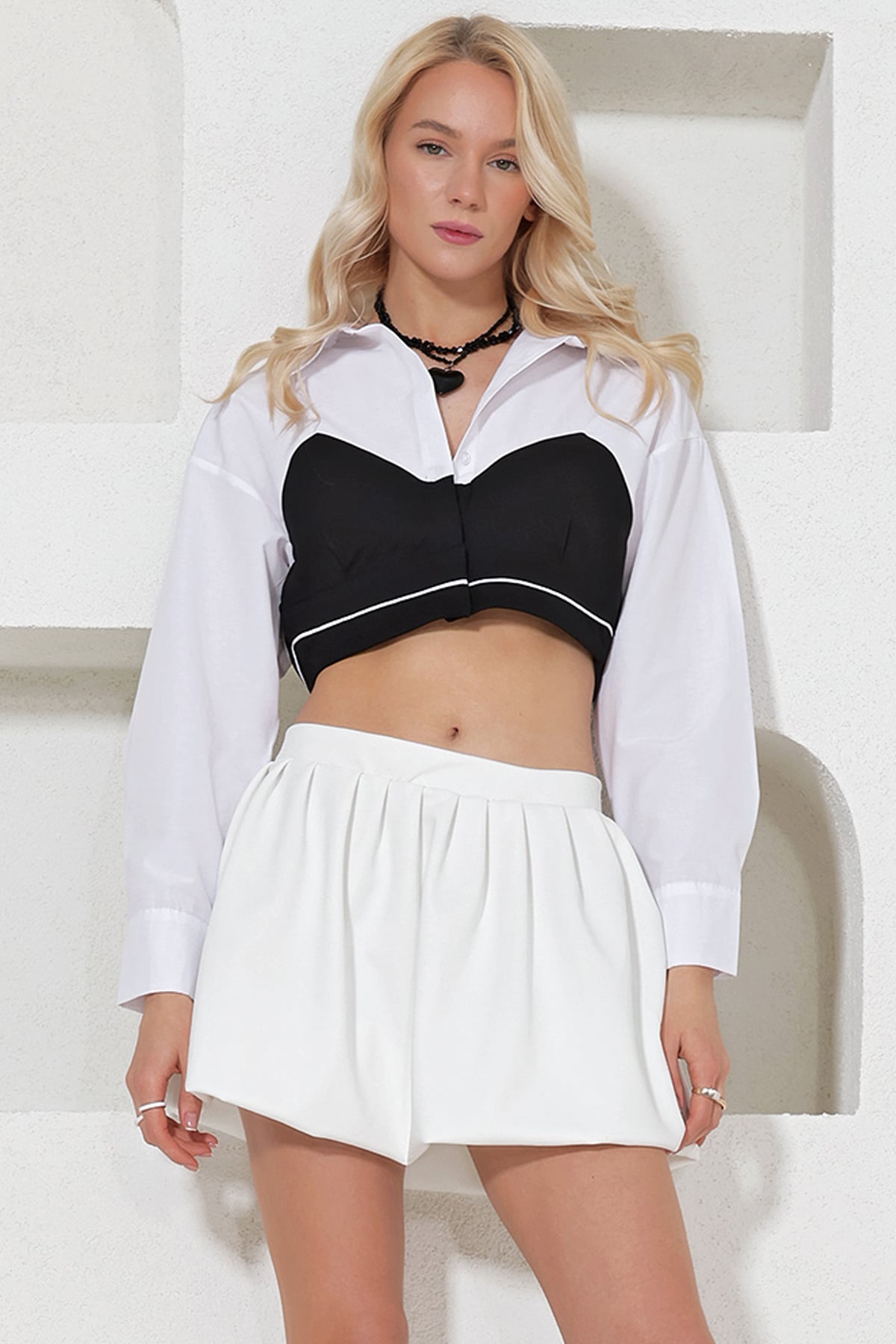 Çıtçıt Detaylı Renk Bloklu Poplin Crop Gömlek - Siyah-Beyaz