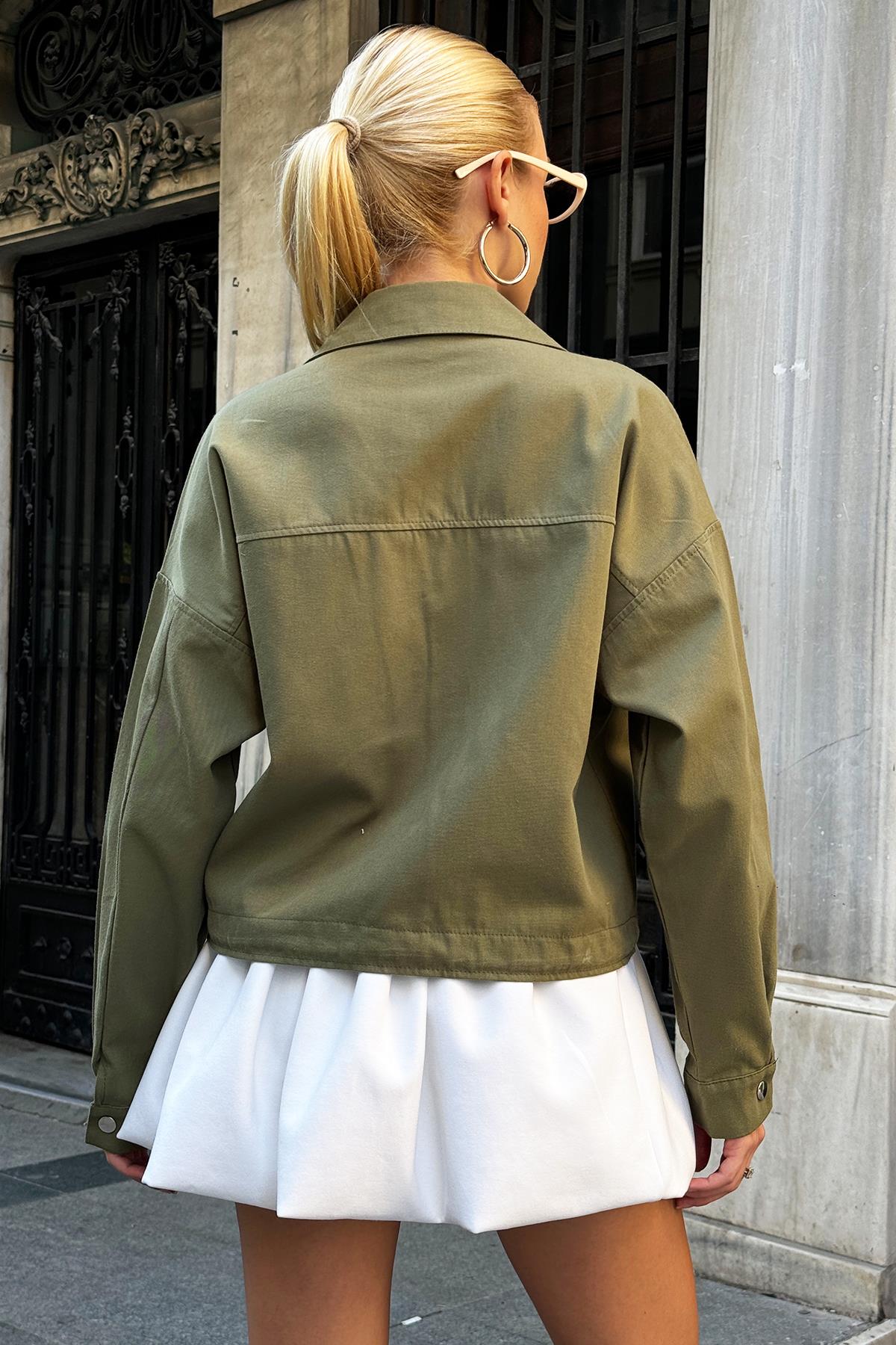 Çıtçıt Kapamalı Beli Ayarlanabilir Çift Cep Gabardin Ceket - Haki