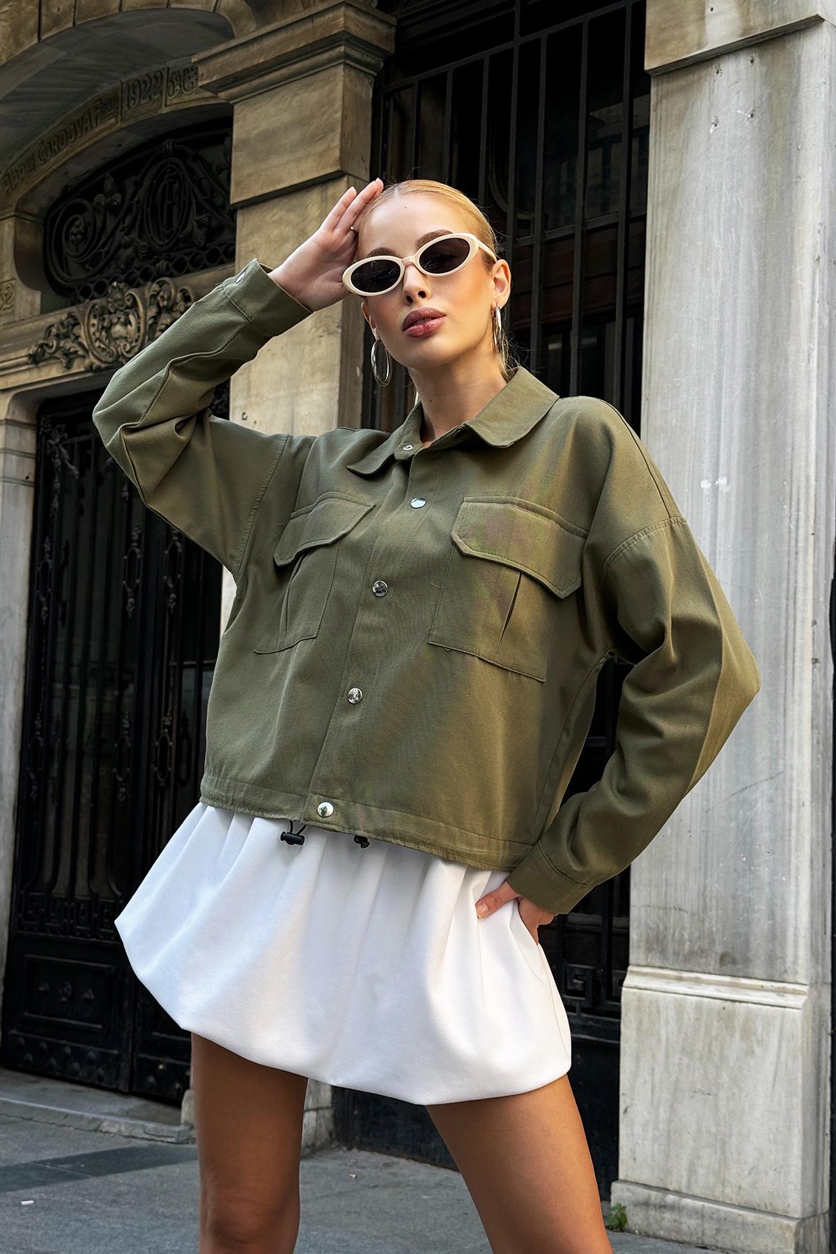 Çıtçıt Kapamalı Beli Ayarlanabilir Çift Cep Gabardin Ceket - Haki