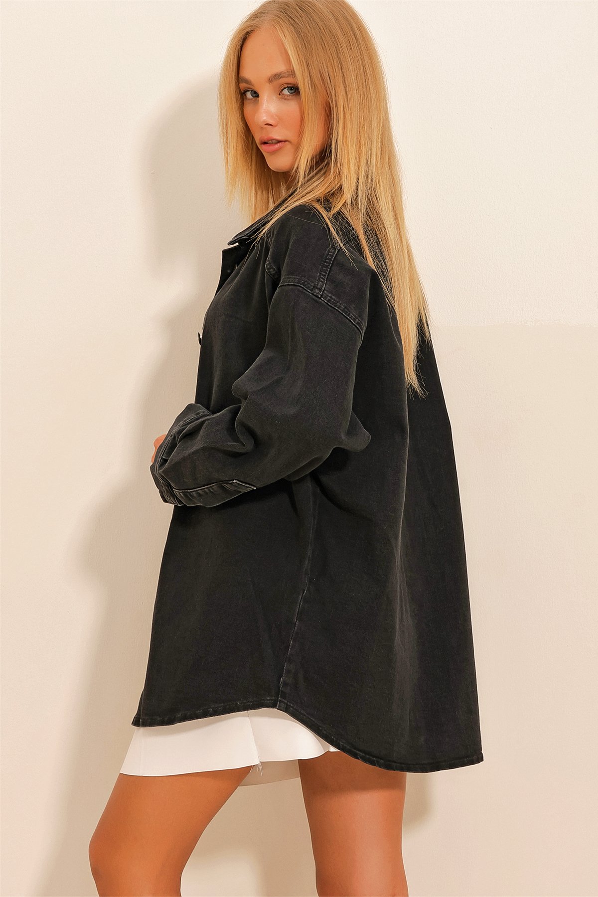 Çıtçıt Kapamalı Oversize Jean Ceket - Siyah