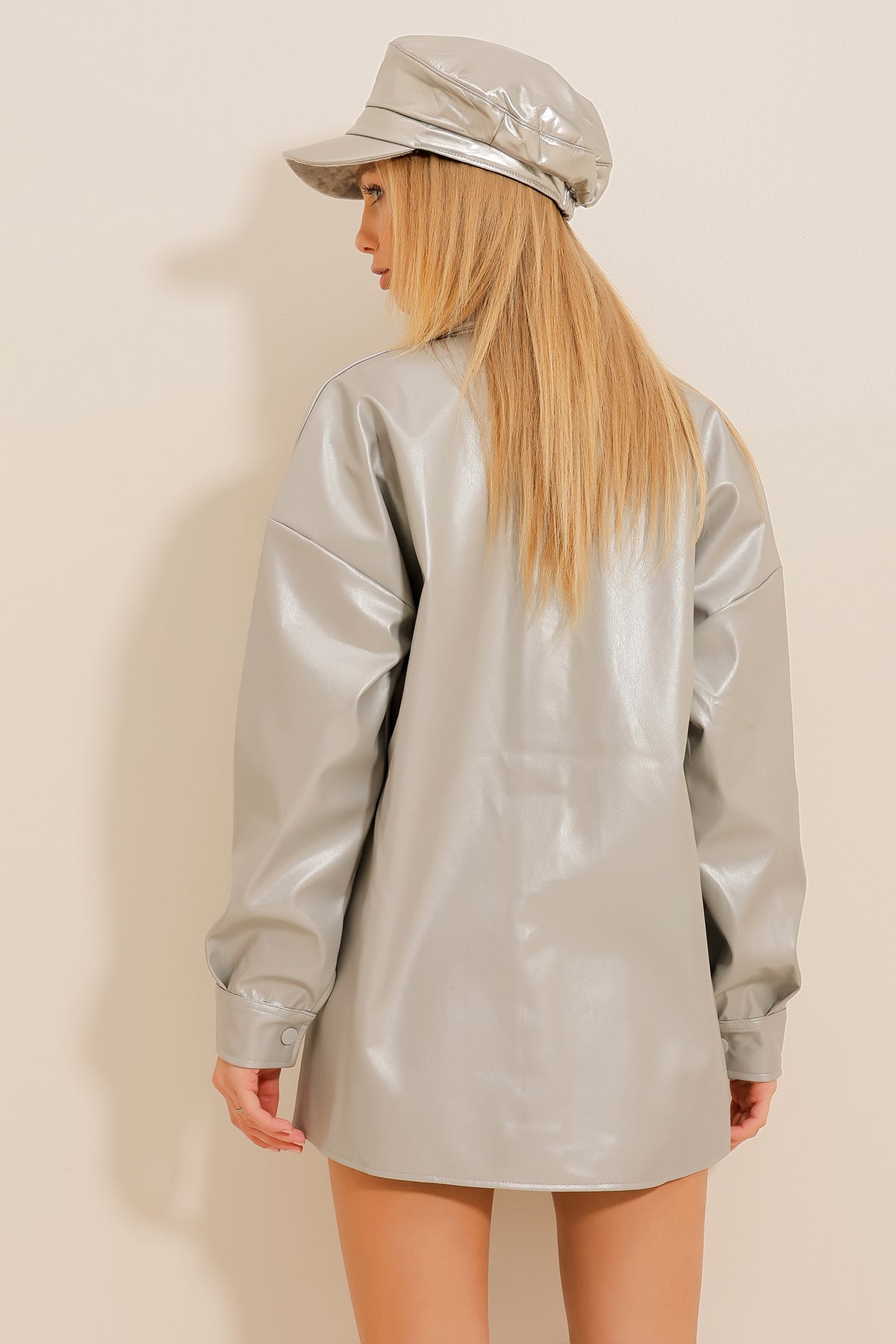 Çıtçıt Kapamalı Oversize Suni Deri Ceket - Gümüş